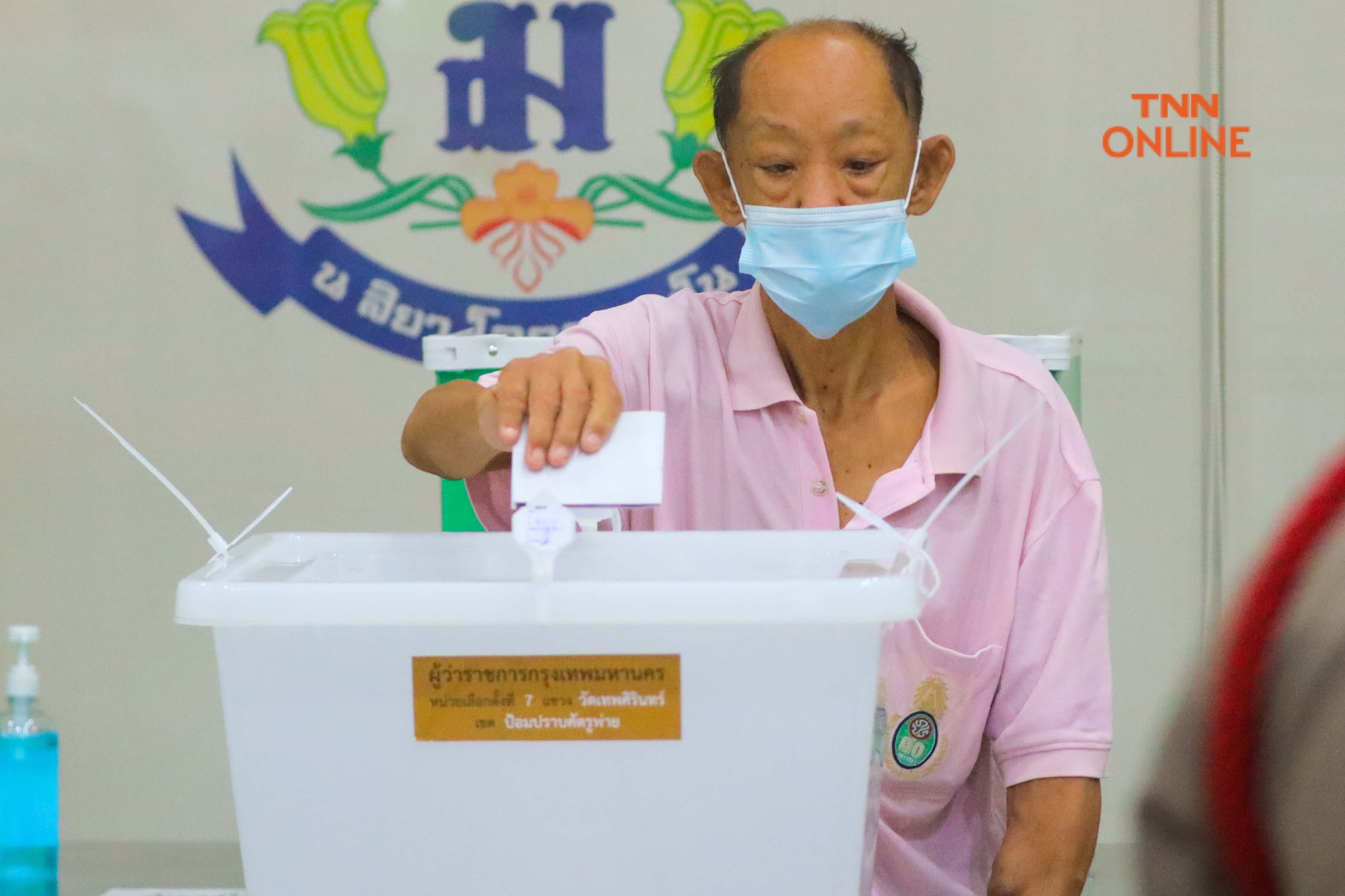 ประมวลภาพ เลือกตั้งคึกคัก ประชาชนใช้สิทธิเลือกผู้ว่า กทม. ตั้งแต่เช้า