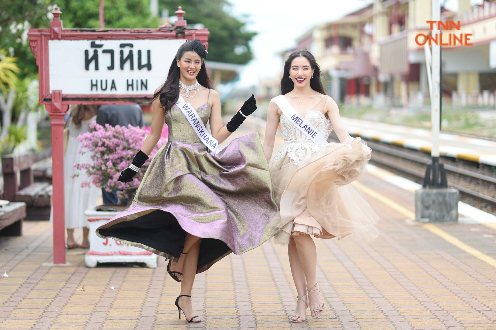 วินเทจย้อนยุค 20 สาวงาม MTW เยี่ยมชมสถานีรถไฟหัวหินในกิจกรรมเก็บตัวที่หัวหิน