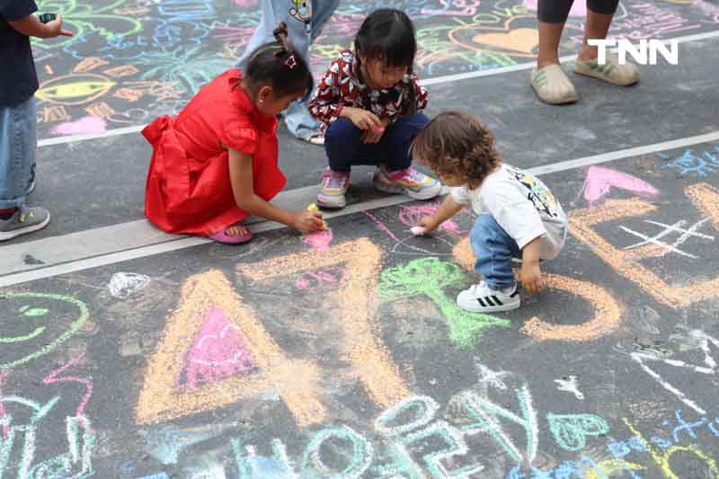 กทม. ชวนลดใช้รถ เพ้นท์สีถนนบรรทัดทองเพิ่มพื้นที่คนเดิน ในงาน Bangkok Car Free 2024