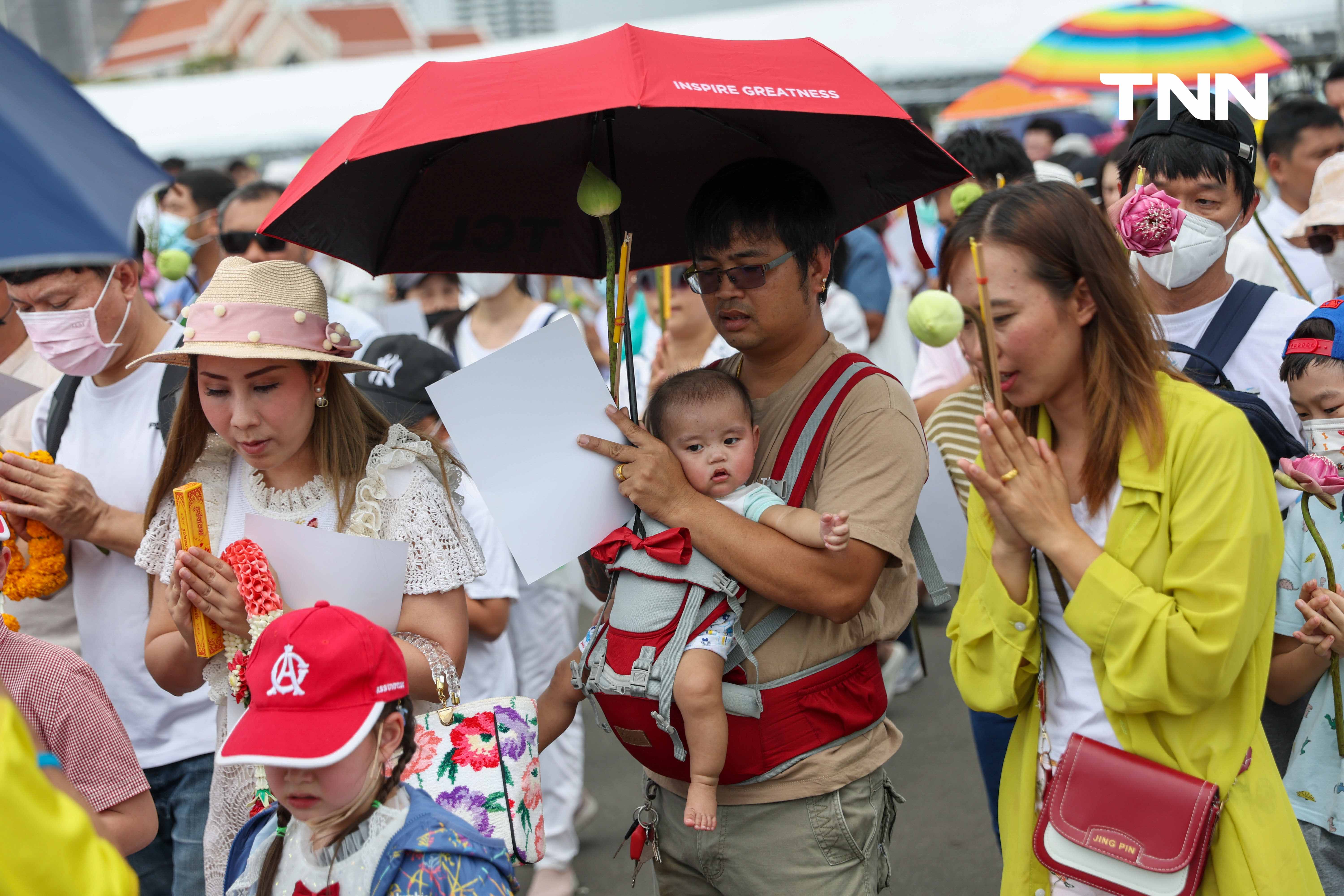 วันสุดท้ายเนืองแน่น ชาวพุทธเข้ากราบพระบรมสารีริกธาตุและพระอรหันตธาตุ