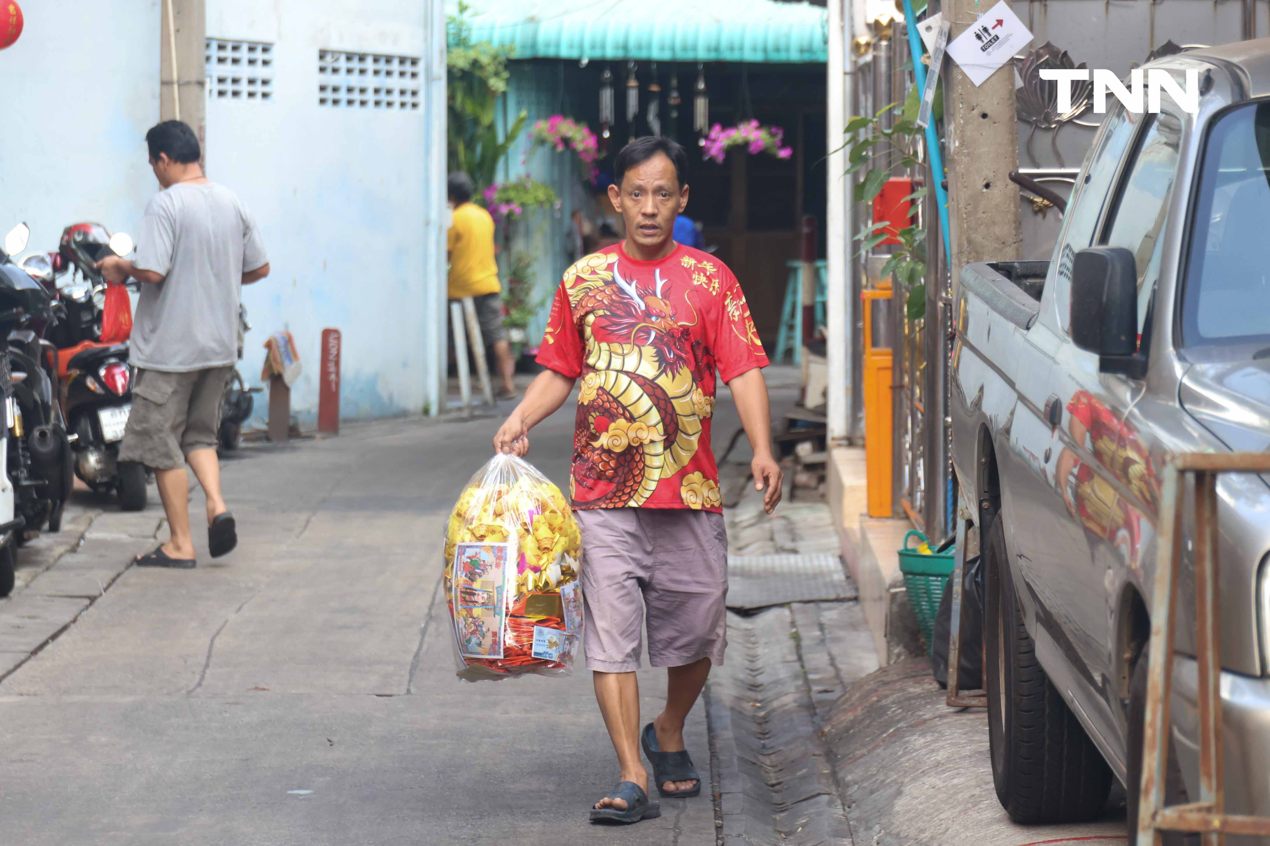 ชาวไทยเชื้อสายจีน ไหว้บรรพบุรุษเนื่องในวันตรุษจีนที่ตลาดน้อย