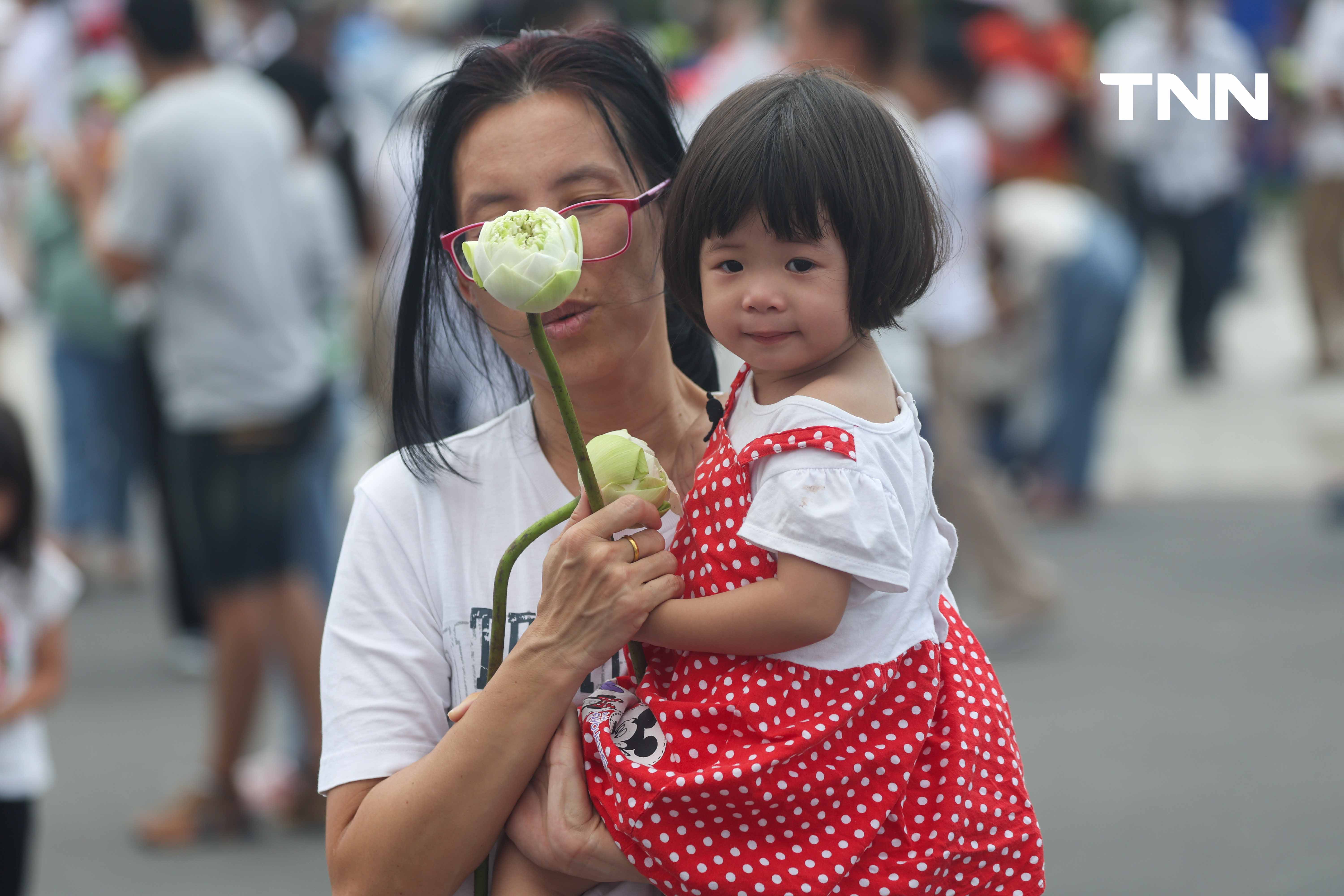 วันสุดท้ายเนืองแน่น ชาวพุทธเข้ากราบพระบรมสารีริกธาตุและพระอรหันตธาตุ