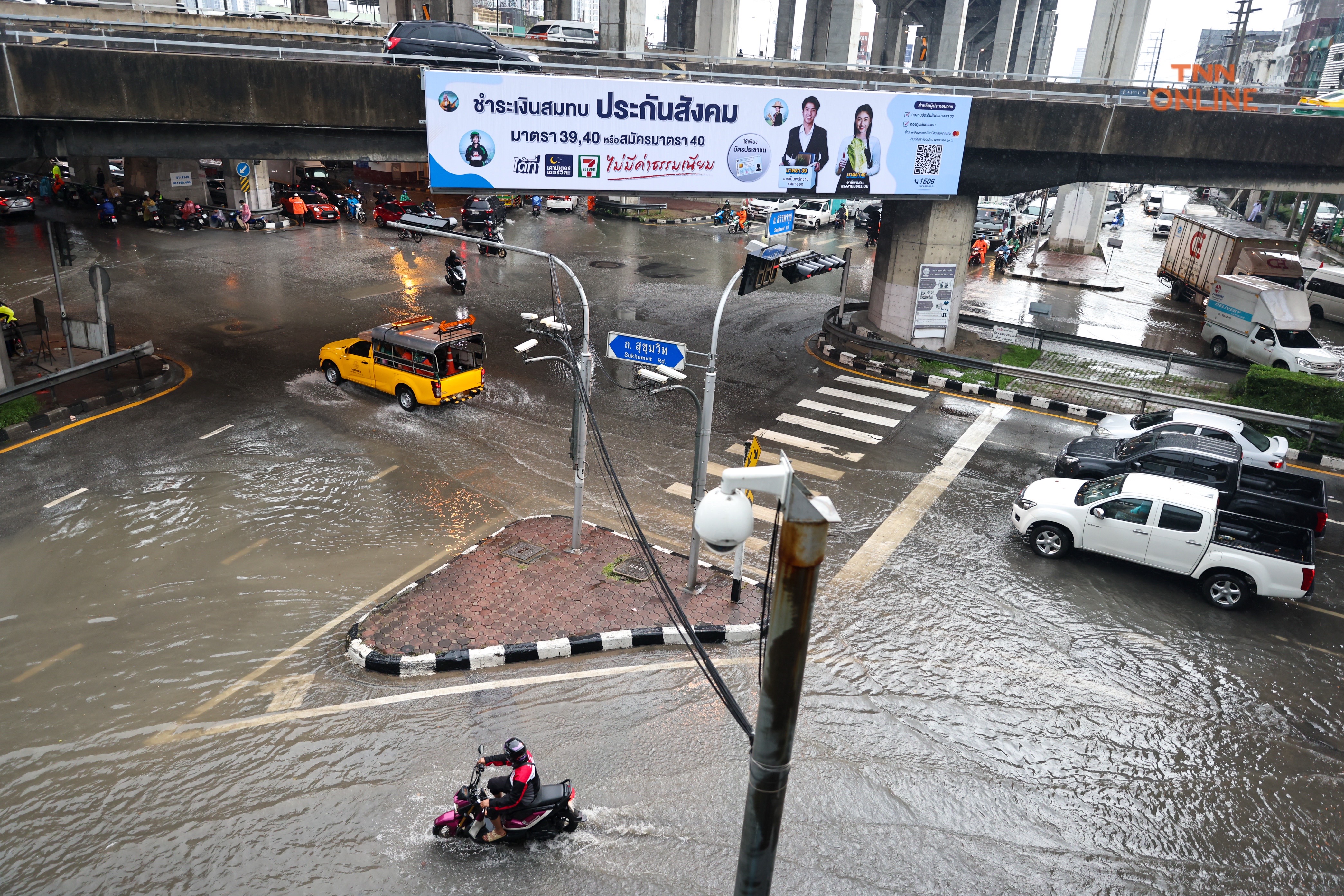 บางนาท่วมหนักหลังฝนถล่มนานต่อเนื่องหลาย ชม.