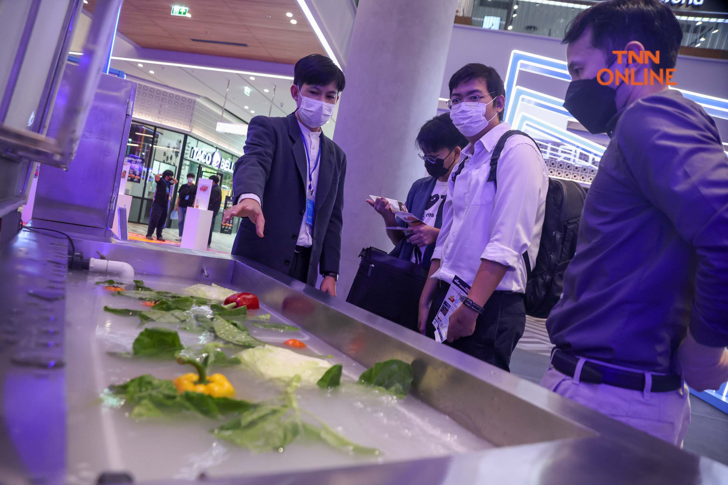 ชัชชาติร่วมงาน NST Fair Science Carnival Bangkok พร้อมประชันฝีมือตีปิงปองกับหุ่นยนต์