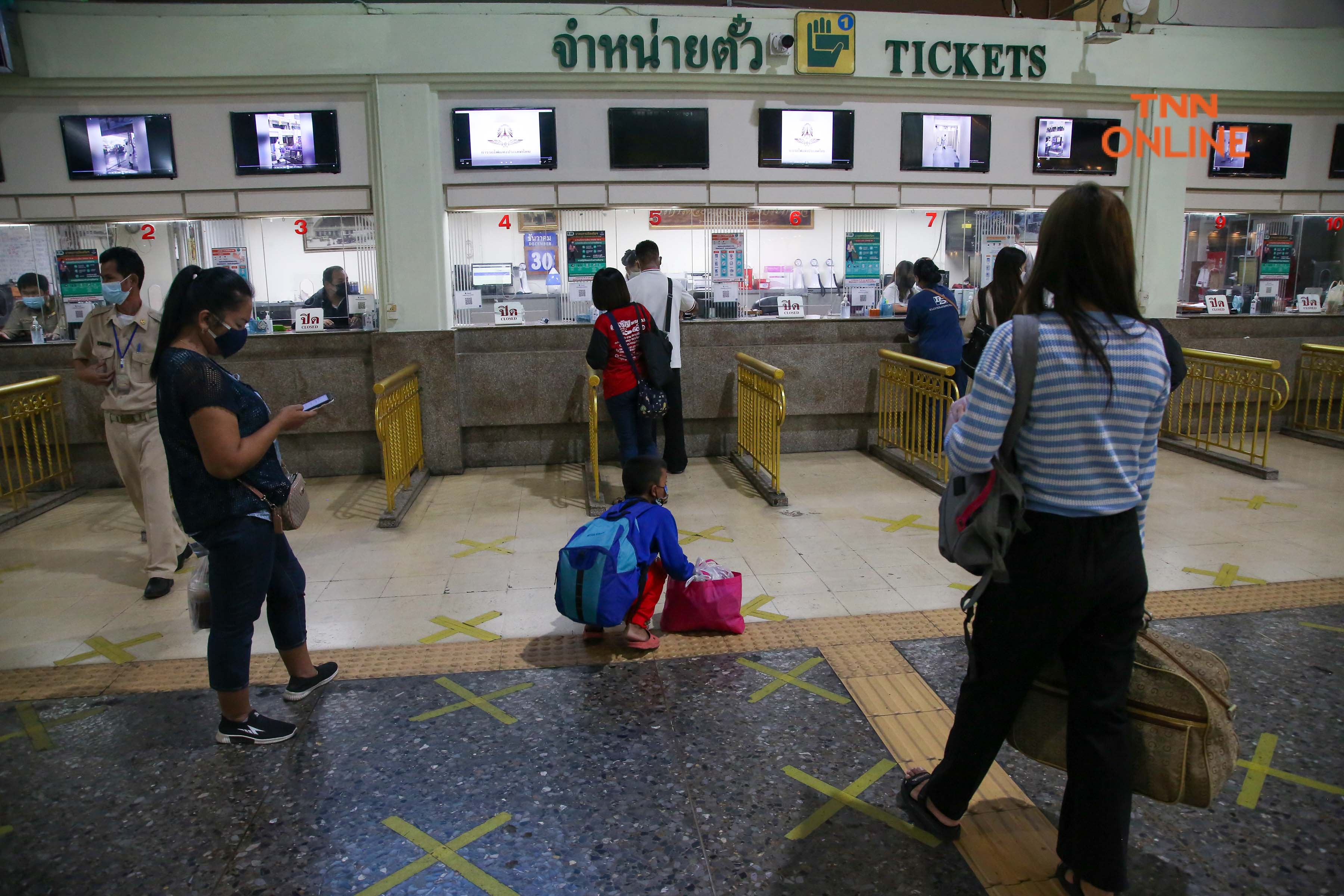 ประมวลภาพ หัวลำโพงเดินรถปกติ ส่งประชาชนเดินทางกลับบ้านช่วงปีใหม่