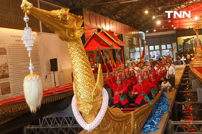 งดงาม วิจิตรตระการตา ชมเรือพระราชพิธียามค่ำคืน