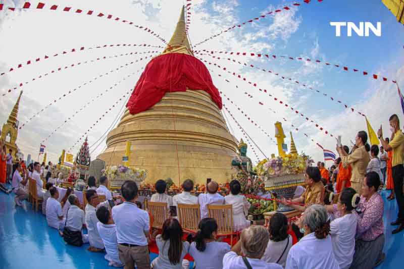 ขบวนยิ่งใหญ่ตระการตา อัญเชิญผ้าแดงห่มองค์พระบรมบรรพต(ภูเขาทอง)