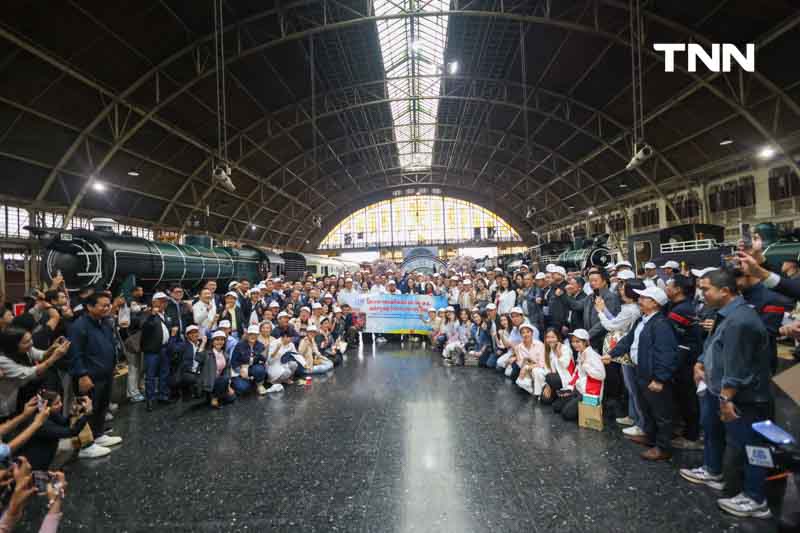 นายกฯร่วมเดินทางโดยรถไฟ นำสมาชิกพรรคเพื่อไทยร่วมเสวนาที่หัวหิน