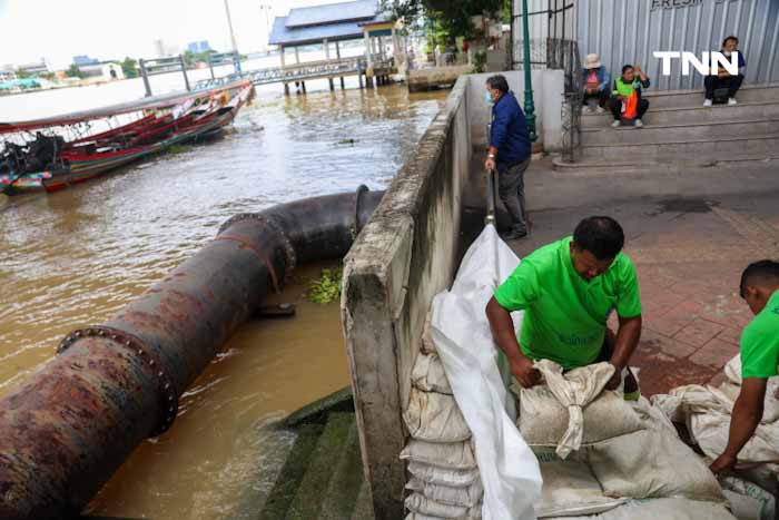 ”ชัชชาติ“ ลงเรือตรวจแนวคันกันน้ำ เตรียมรองรับน้ำเหนือลงมาถึงพื้นที่ กทม.