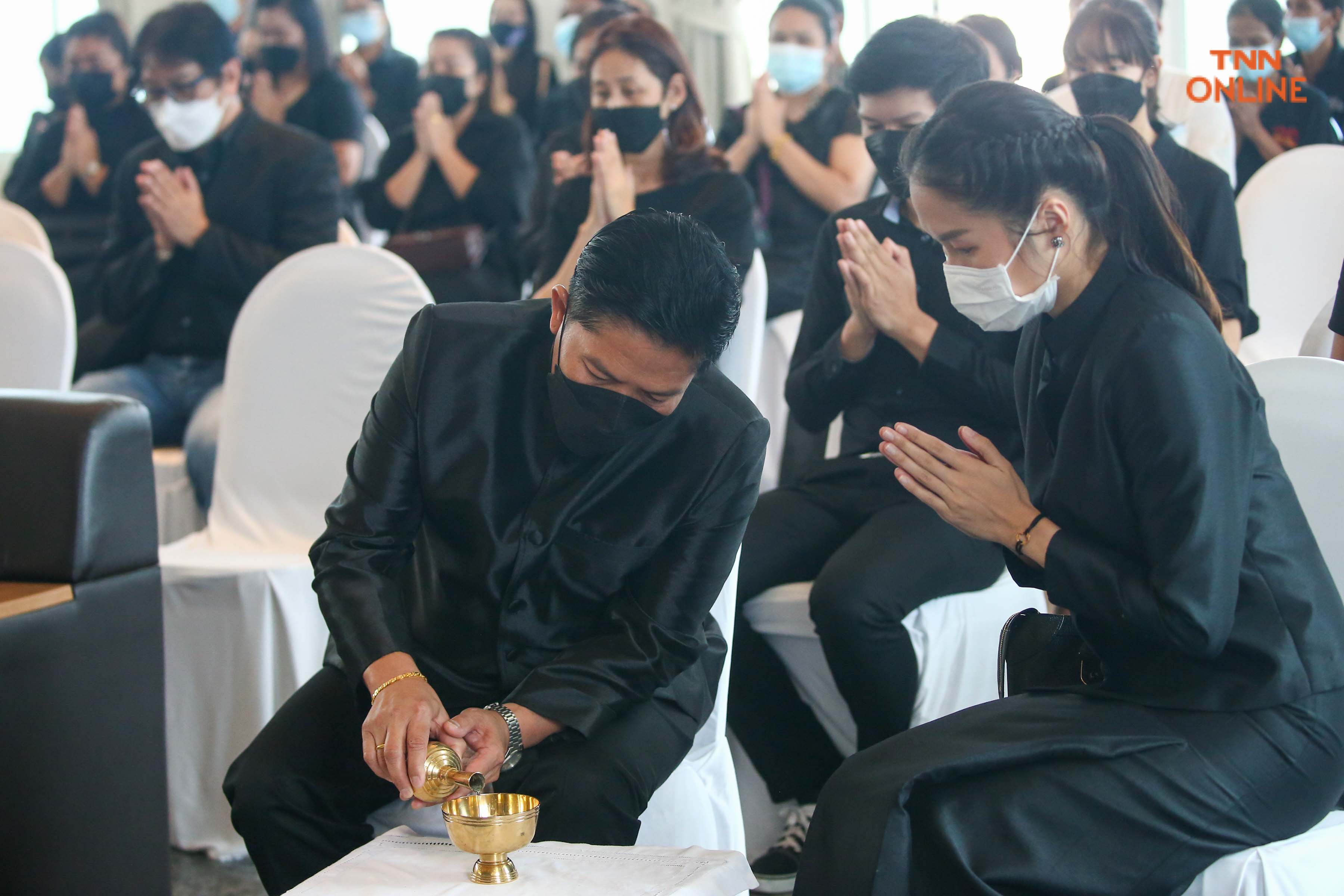 สุดอาลัย เมย์-รัชนก ส่งคุณแม่ครั้งสุดท้าย