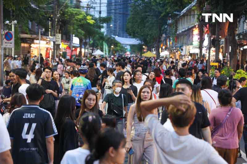 กทม. ชวนลดใช้รถ เพ้นท์สีถนนบรรทัดทองเพิ่มพื้นที่คนเดิน ในงาน Bangkok Car Free 2024