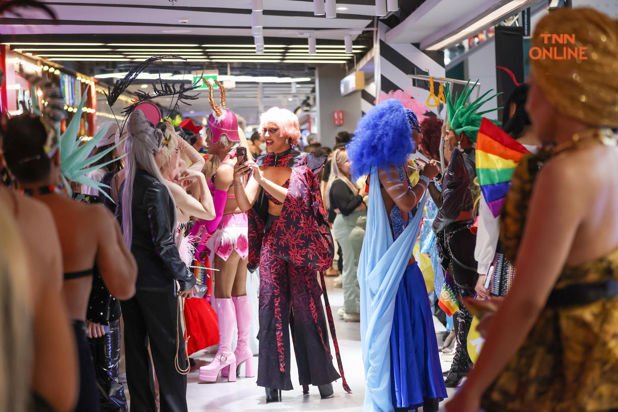 ครั้งแรกกับ DRAG PRIDE  แฟชั่นโชว์บน Runway ยาวกว่า 700 เมตร