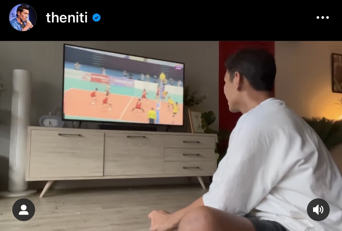 ป๋อมแป๋ม เกาะขอบจอเชียร์วอลเลย์บอล หลังคว้าเหรียญทอง ซีเกมส์สมัยที่ 15 ป๋อมแป๋ม เกาะขอบจอเชียร์วอลเลย์บอล หลังคว้าเหรียญทอง ซีเกมส์สมัยที่ 15