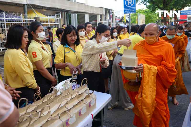 8 ปี วันนวมินทรมหาราช ศิริราชน้อมรำลึกในพระมหากรุณาธิคุณ เนื่องในวันคล้ายวันสวรรคต พระบาทสมเด็จพระบรมชนกาธิเบศร มหาภูมิพลอดุลยเดชมหาราช บรมนาถบพิตร