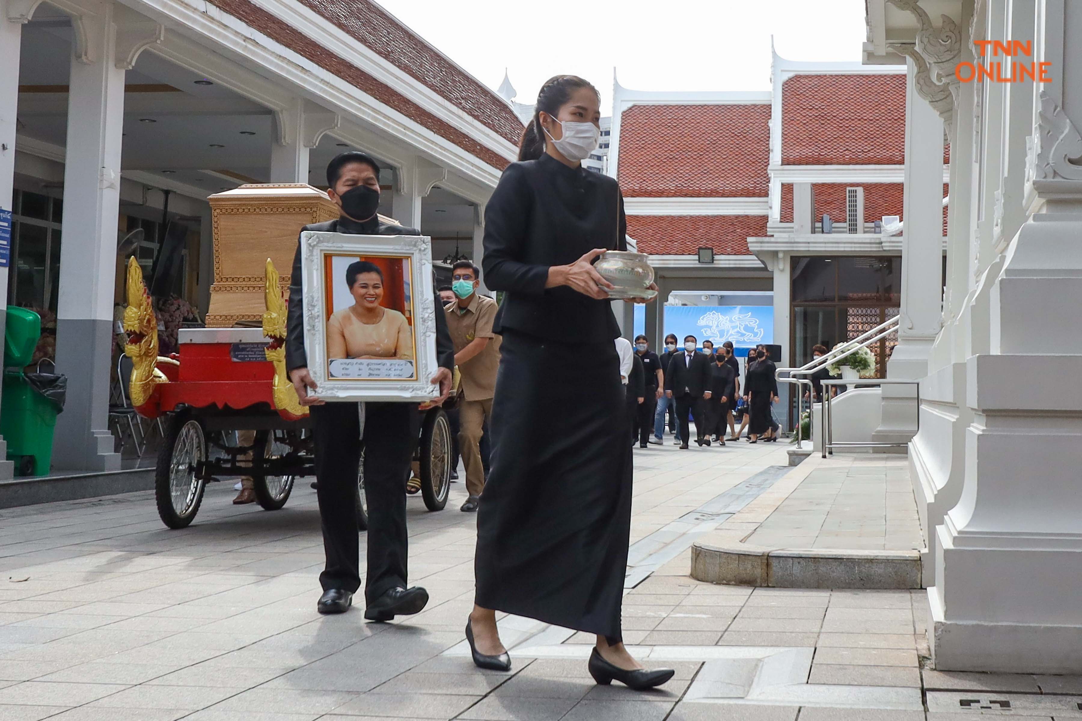 สุดอาลัย เมย์-รัชนก ส่งคุณแม่ครั้งสุดท้าย