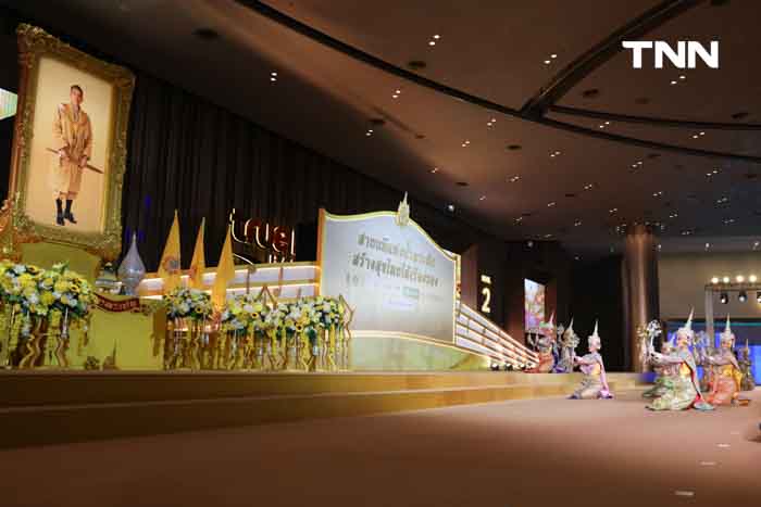 ม่านน้ำเฉลิมพระเกียรติ แสง สี เสียง และจินตลีลา ชุด “ลำนำแห่งนที สดุดีจอมราชัน”