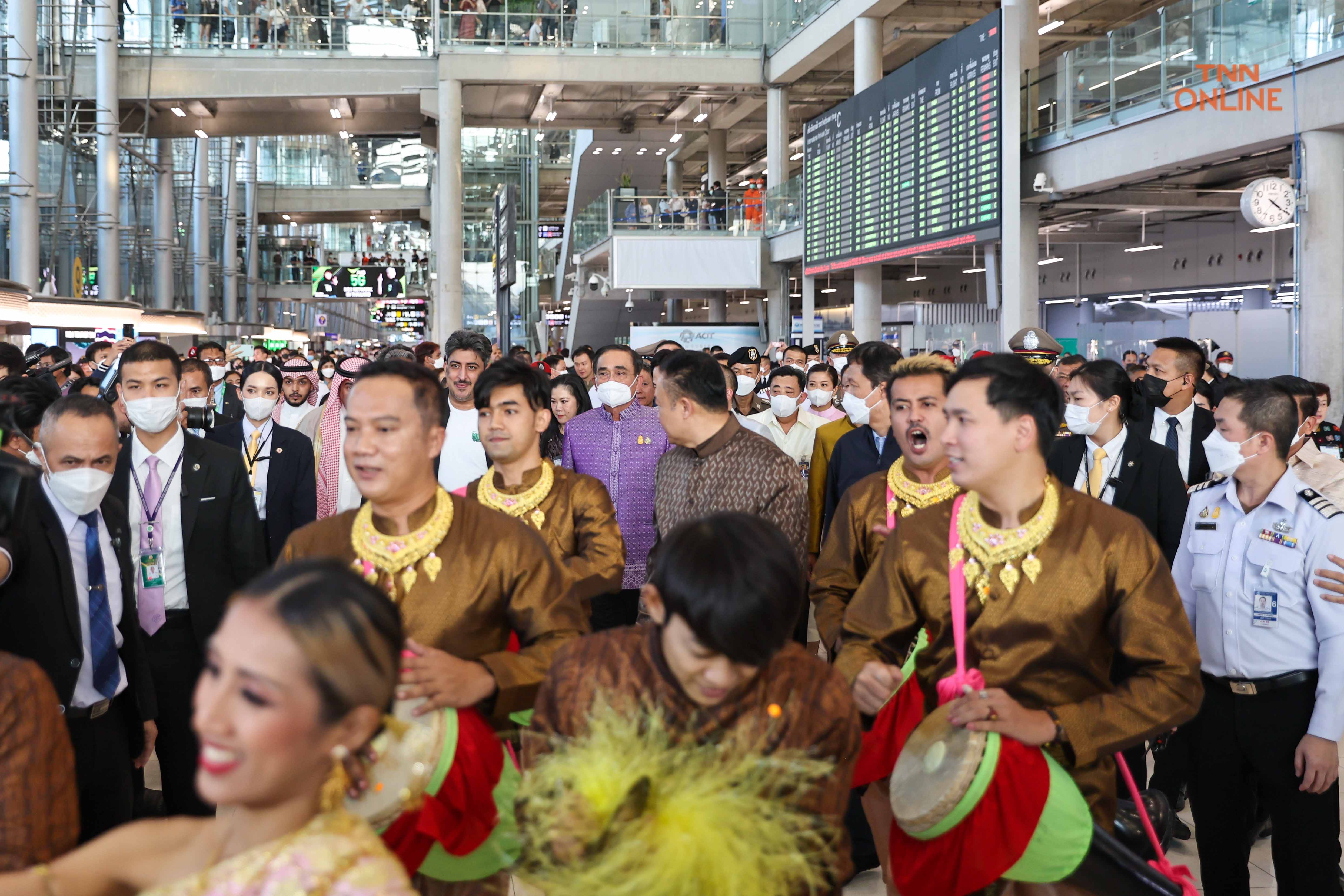 นายกรับนักท่องเที่ยว ร่วมฉลองเที่ยวไทยครบ 10 ล้านคน