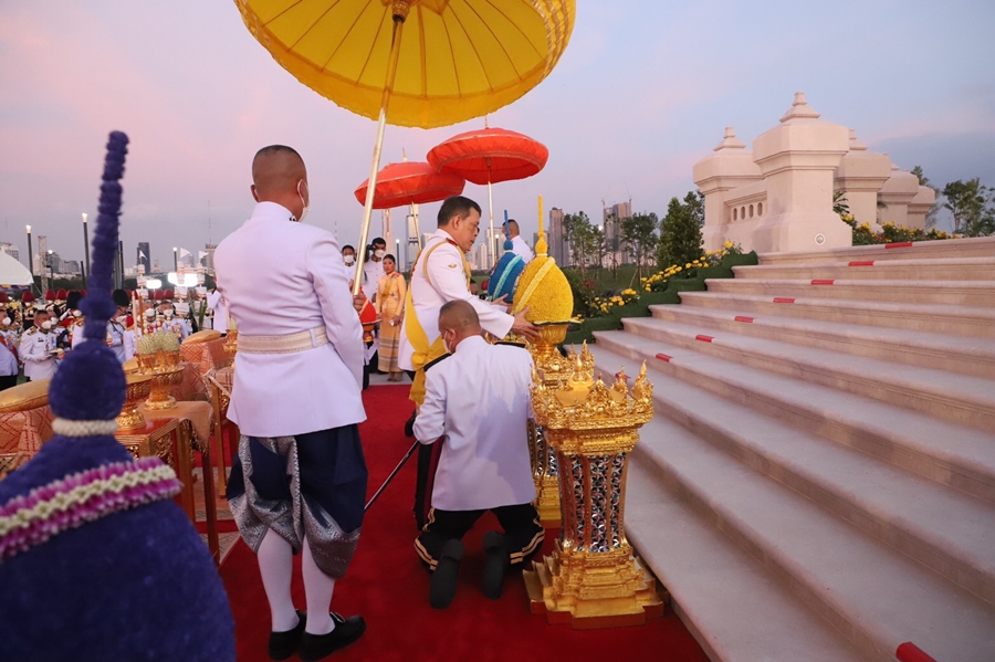 ในหลวง-พระราชินี เสด็จฯทรงเปิดพระบรมราชานุสาวรีย์ รัชกาลที่ 9