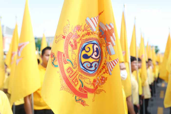 มท.จัดพิธีมอบธงตราสัญลักษณ์ เฉลิมพระเกียรติพระบาทสมเด็จพระเจ้าอยู่หัว 