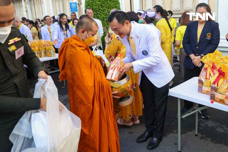 8 ปี วันนวมินทรมหาราช ศิริราชน้อมรำลึกในพระมหากรุณาธิคุณ เนื่องในวันคล้ายวันสวรรคต พระบาทสมเด็จพระบรมชนกาธิเบศร มหาภูมิพลอดุลยเดชมหาราช บรมนาถบพิตร