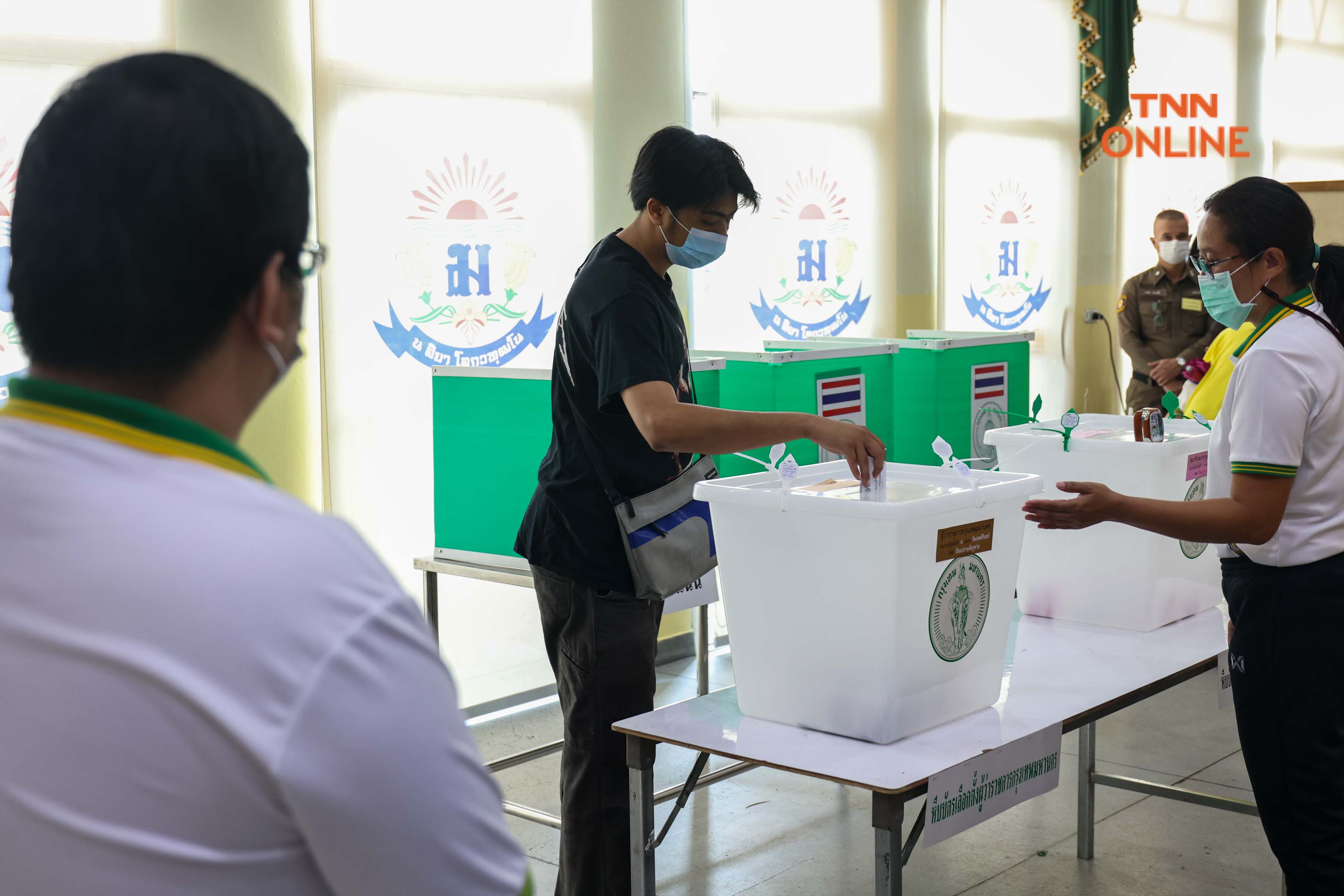 ประมวลภาพ เลือกตั้งคึกคัก ประชาชนใช้สิทธิเลือกผู้ว่า กทม. ตั้งแต่เช้า