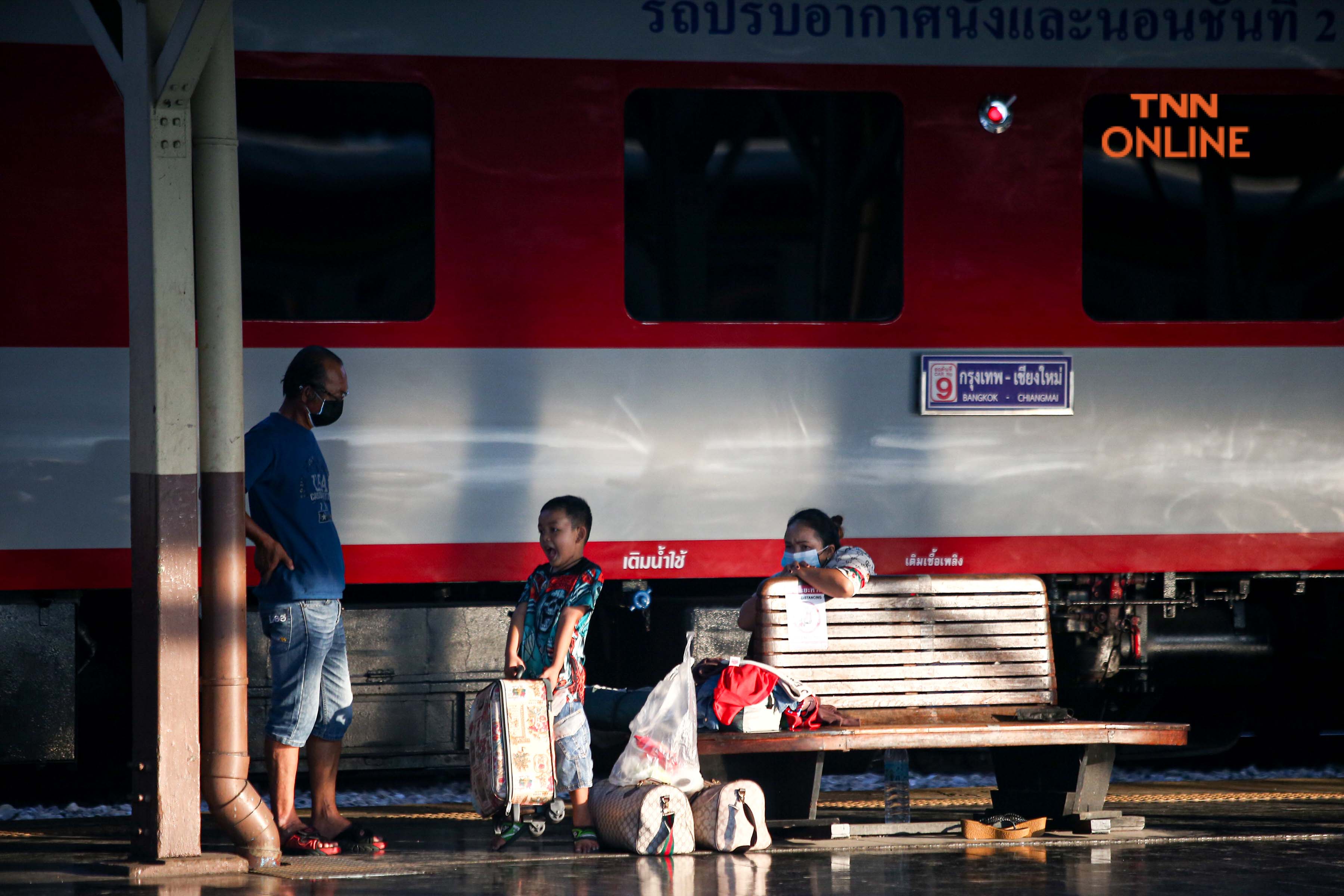 ประมวลภาพ หัวลำโพงเดินรถปกติ ส่งประชาชนเดินทางกลับบ้านช่วงปีใหม่