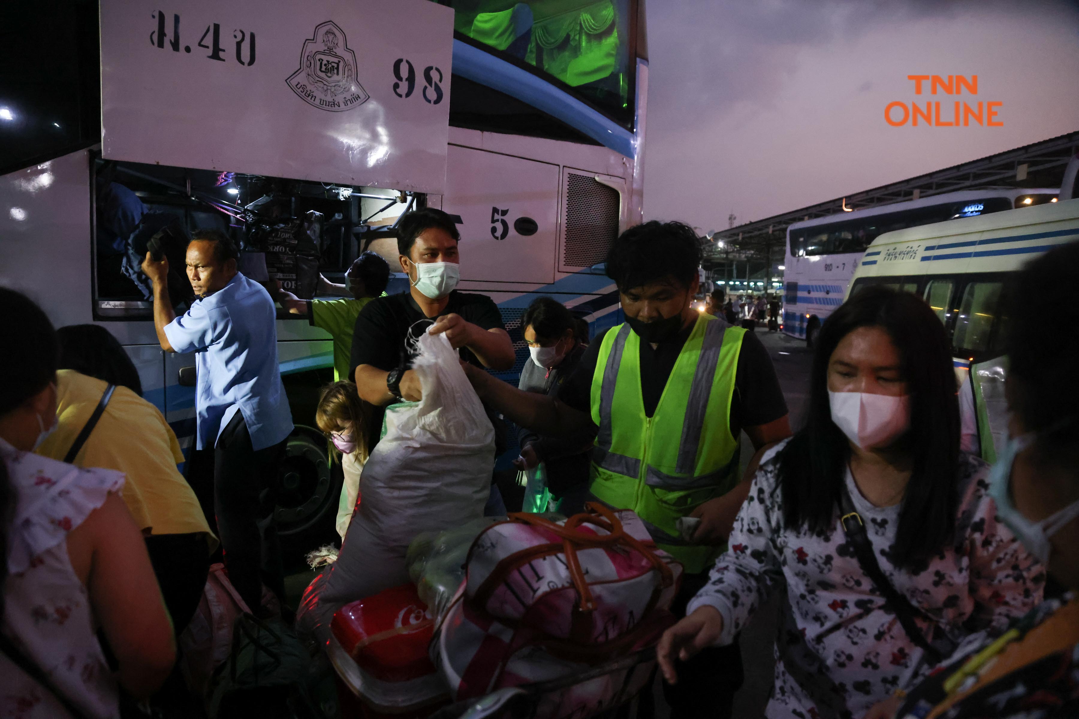 ประมวลภาพ แน่นหมอชิต2 ประชาชนกลับเข้ากทม.ตั้งแต่เช้ามืดหลังหยุดยาวช่วงสงกรานต์