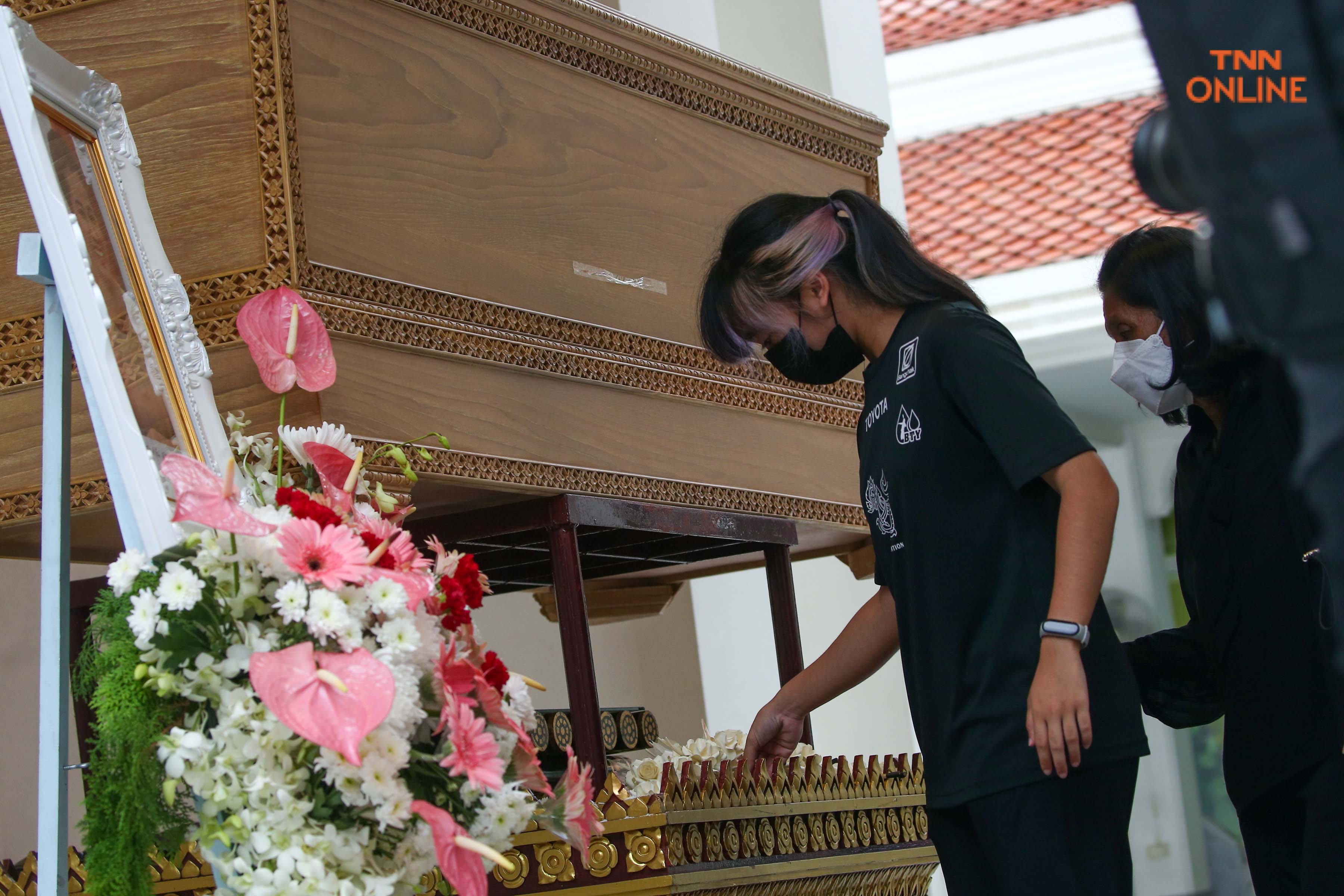 สุดอาลัย เมย์-รัชนก ส่งคุณแม่ครั้งสุดท้าย