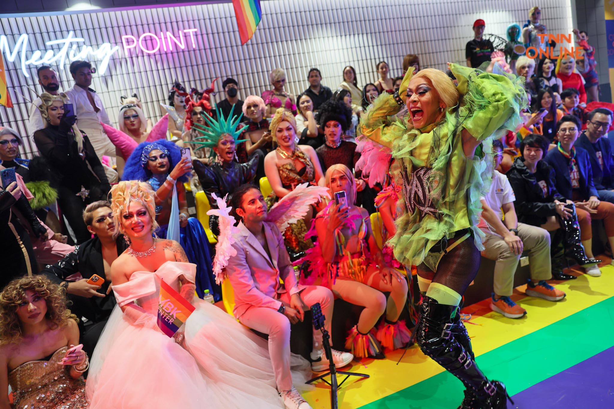 ครั้งแรกกับ DRAG PRIDE  แฟชั่นโชว์บน Runway ยาวกว่า 700 เมตร