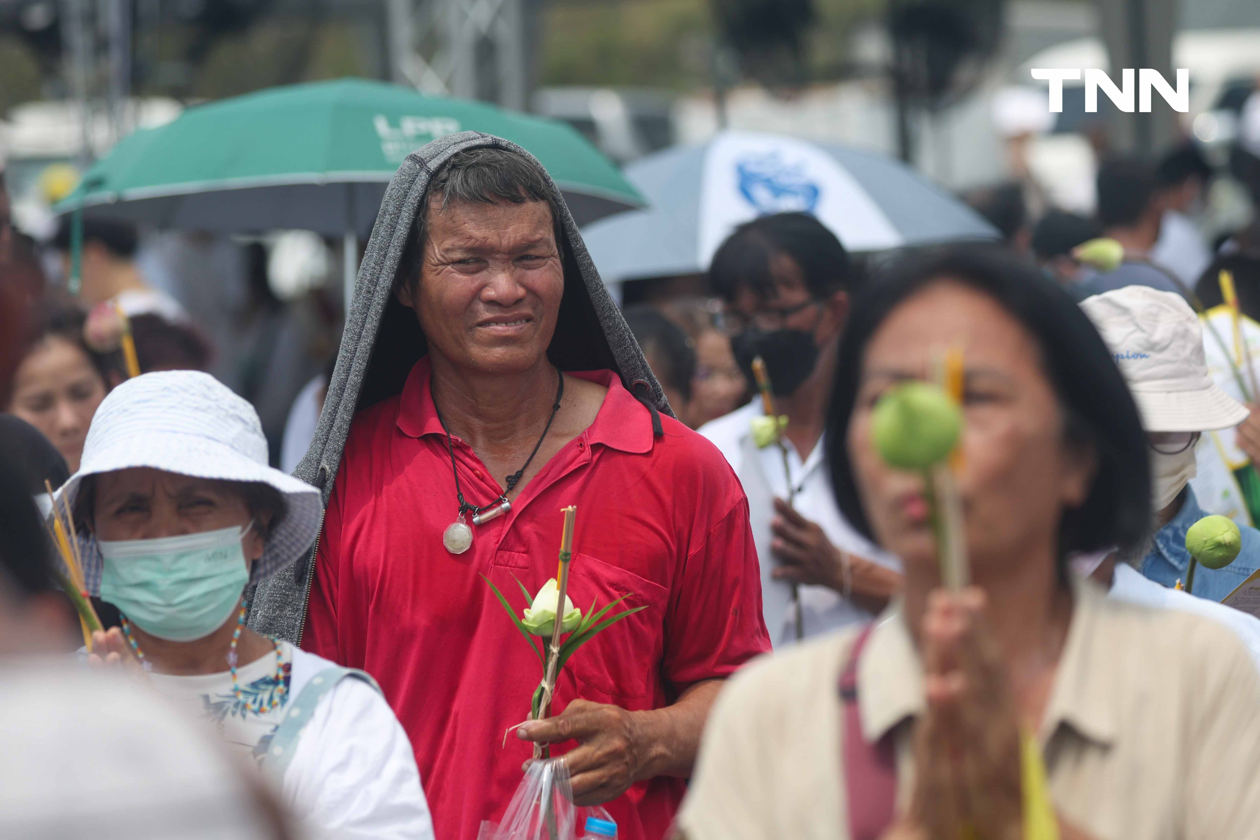 วันสุดท้ายเนืองแน่น ชาวพุทธเข้ากราบพระบรมสารีริกธาตุและพระอรหันตธาตุ