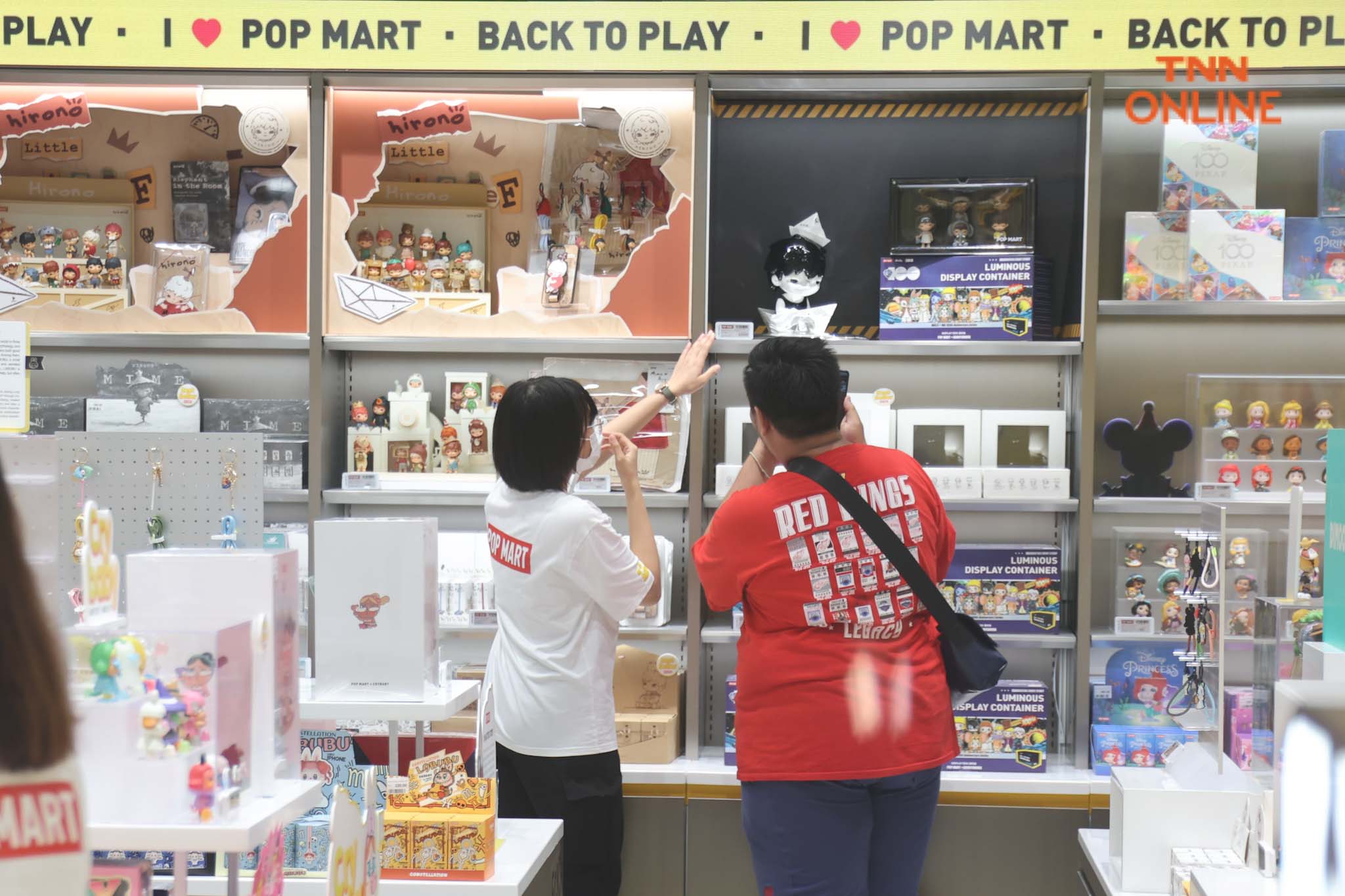 Pop Mart สาขาแรกในไทย คนต่อคิวแน่นหน้าร้านก่อนห้างเปิด