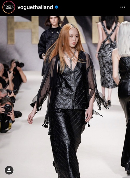 แจน ใบบุญ เฉิดฉายบนเวที  Paris Fashion Week คอลเล็กชัน Spring/Summer 2022