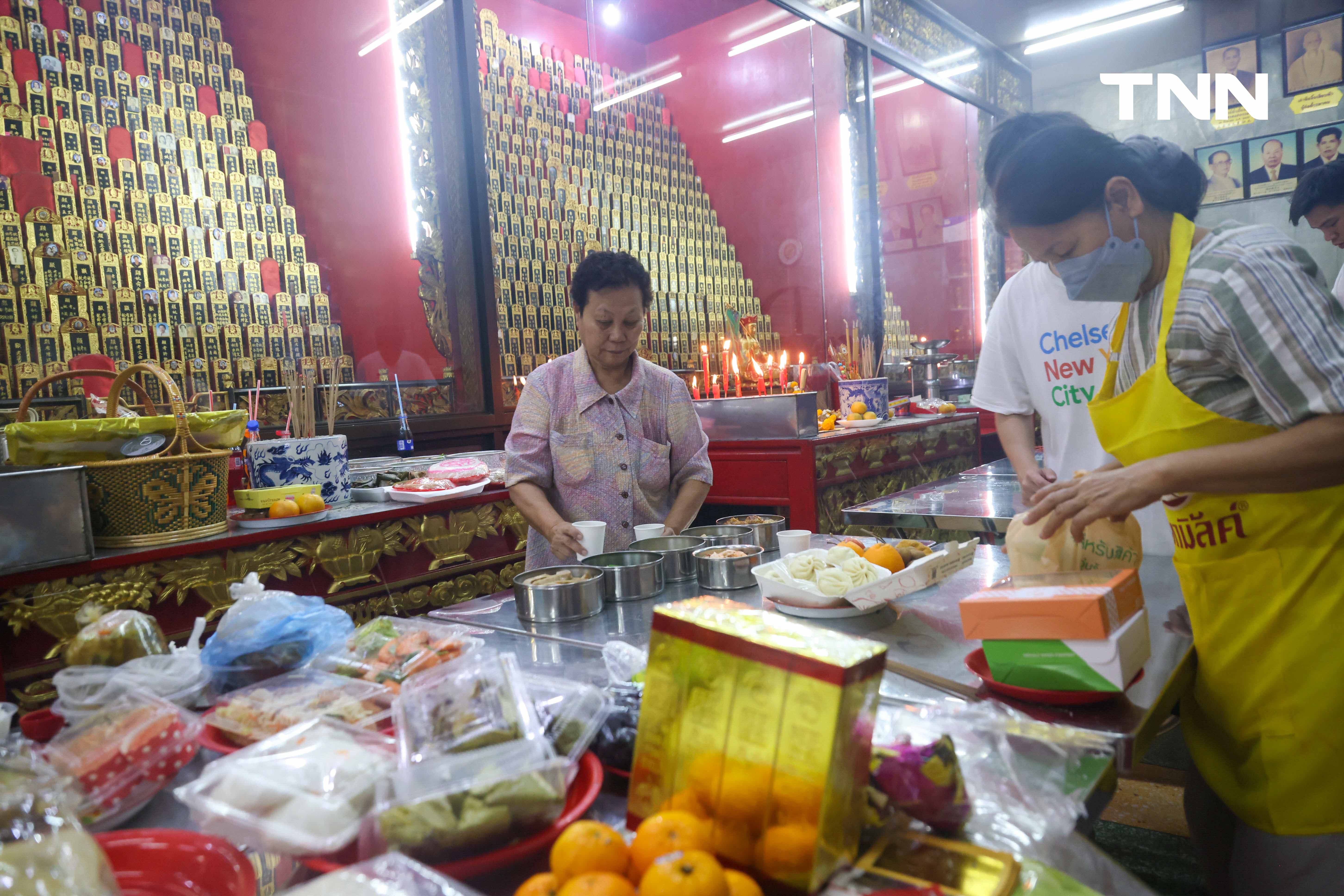 ชาวไทยเชื้อสายจีน ไหว้บรรพบุรุษเนื่องในวันตรุษจีนที่ตลาดน้อย