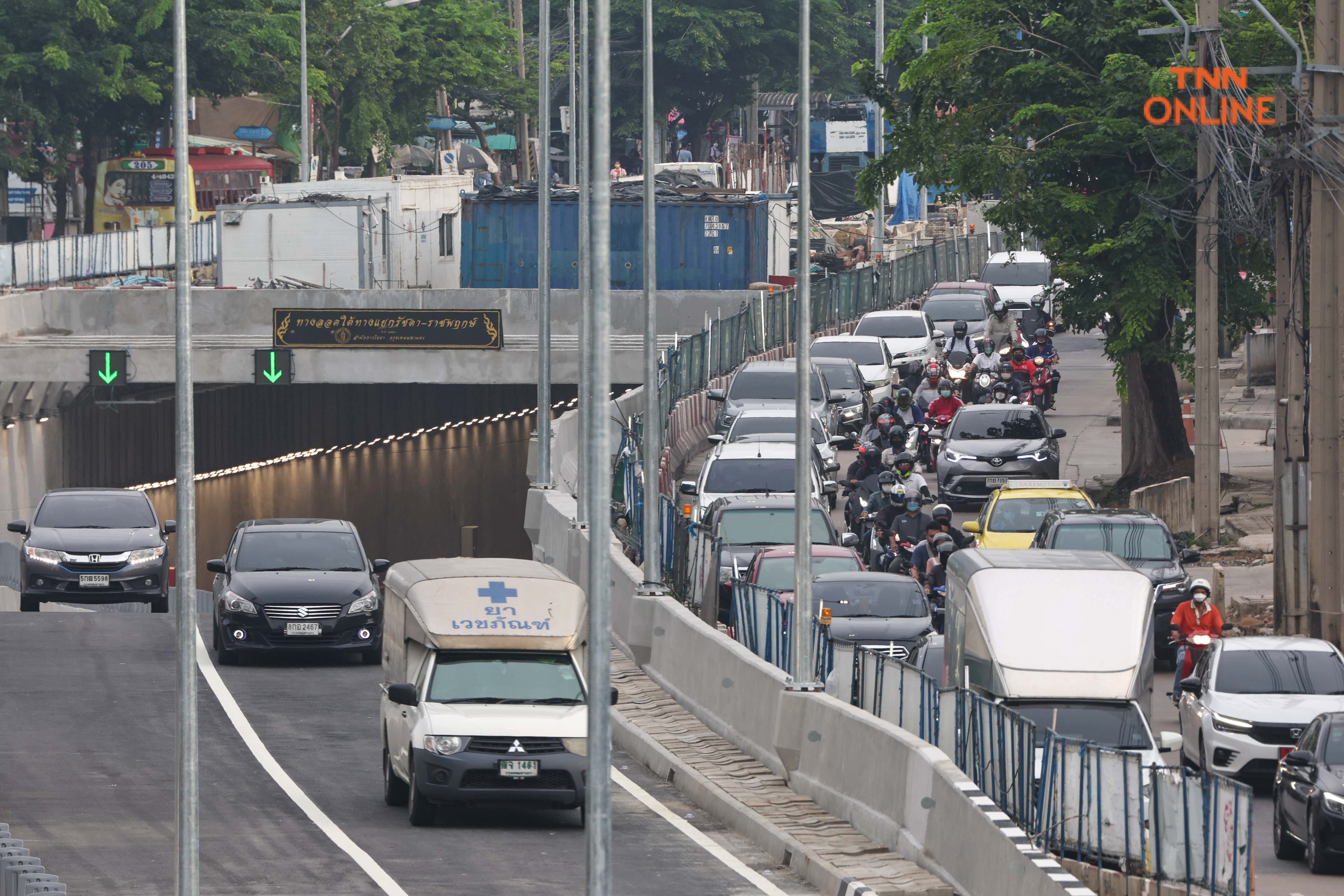 ชัชชาติตรวจอุโมงค์ท่าพระ หลังวันนี้เปิดวันแรกพบการจราจรดีขึ้น เร่งเก็บงานทางเท้า