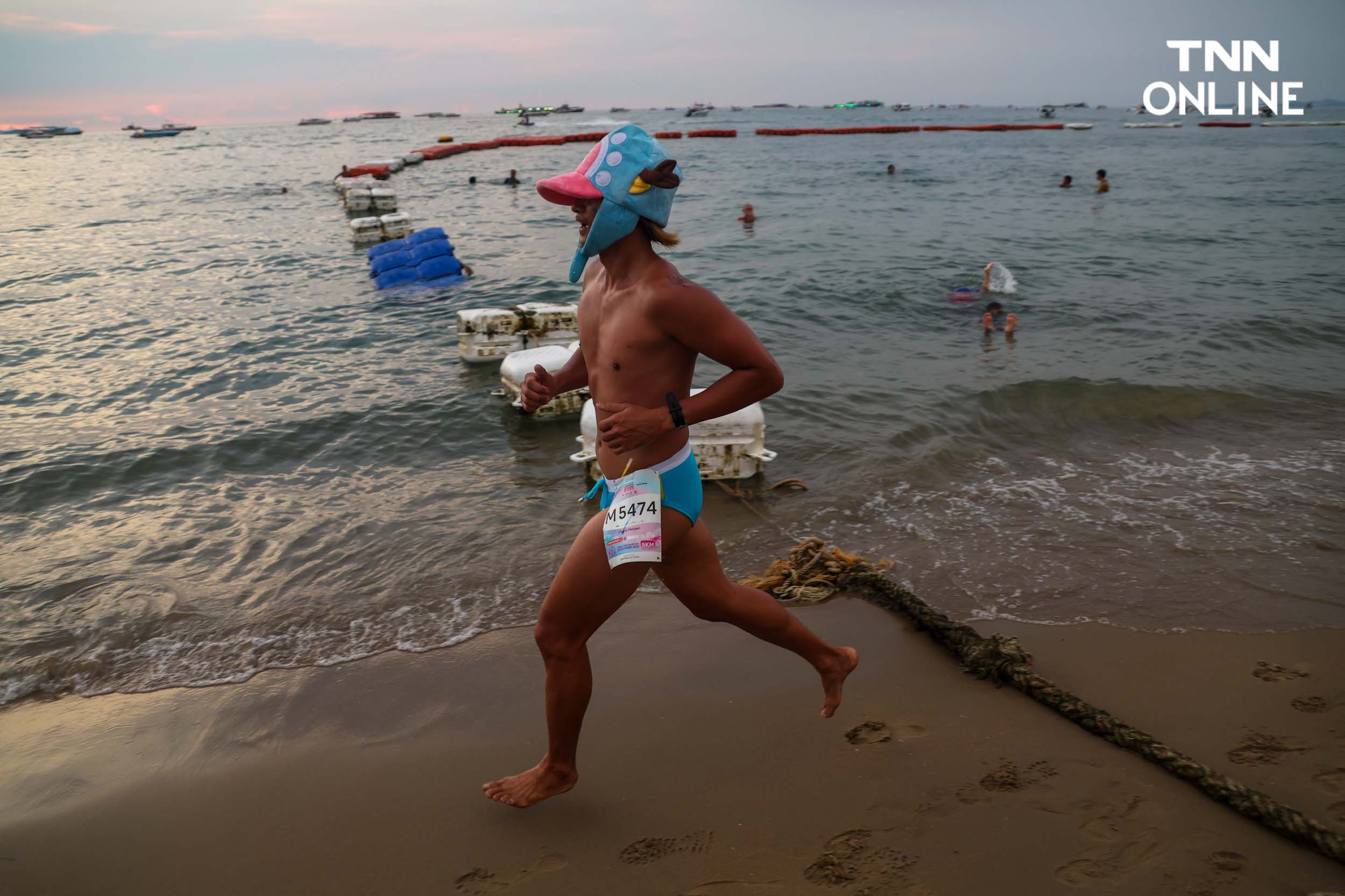 ใส่บิกินีอวดหุ่นสวย นักวิ่งกว่า 4,000 คน ร่วมวิ่งริมหาดพัทยา