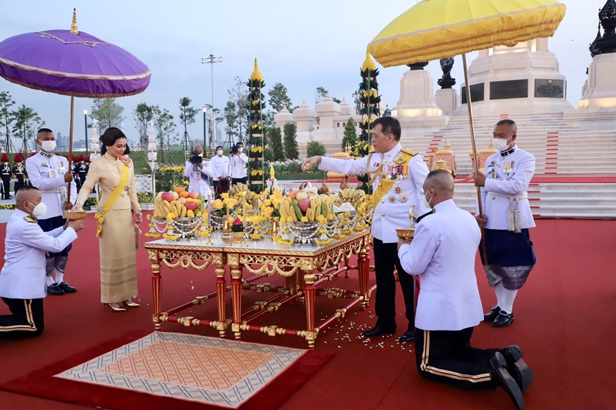 ในหลวง-พระราชินี เสด็จฯทรงเปิดพระบรมราชานุสาวรีย์ รัชกาลที่ 9