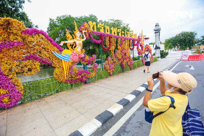 ประดับดอกไม้ เติมสีสันบนถนนประวัติศาสตร์ เฉลิมพระเกียรติในโอกาสพระราชพิธีมหามงคลวันเฉลิมพระชนมพรรษา 2567