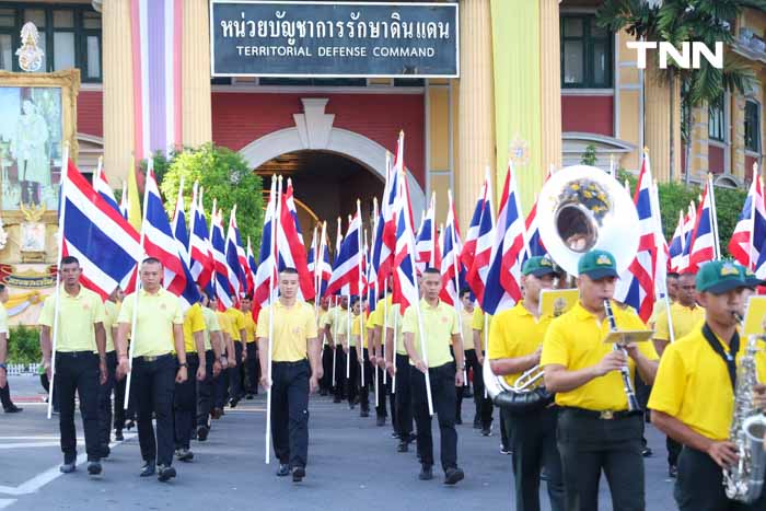 มท.จัดพิธีมอบธงตราสัญลักษณ์ เฉลิมพระเกียรติพระบาทสมเด็จพระเจ้าอยู่หัว 