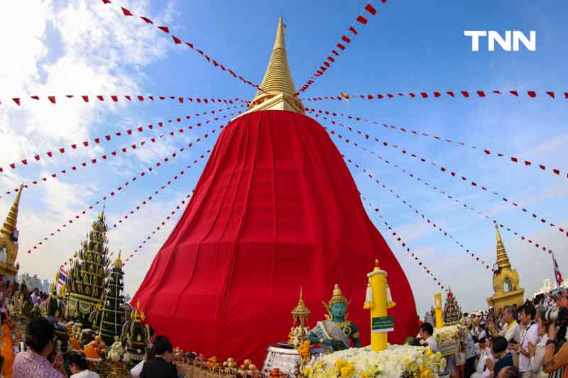 ขบวนยิ่งใหญ่ตระการตา อัญเชิญผ้าแดงห่มองค์พระบรมบรรพต(ภูเขาทอง)