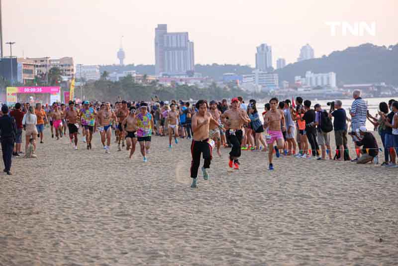 ทะเลลุกเป็นไฟ นักวิ่งกว่า 5,000 คน วิ่งบิกินี่ริมหาดพัทยา