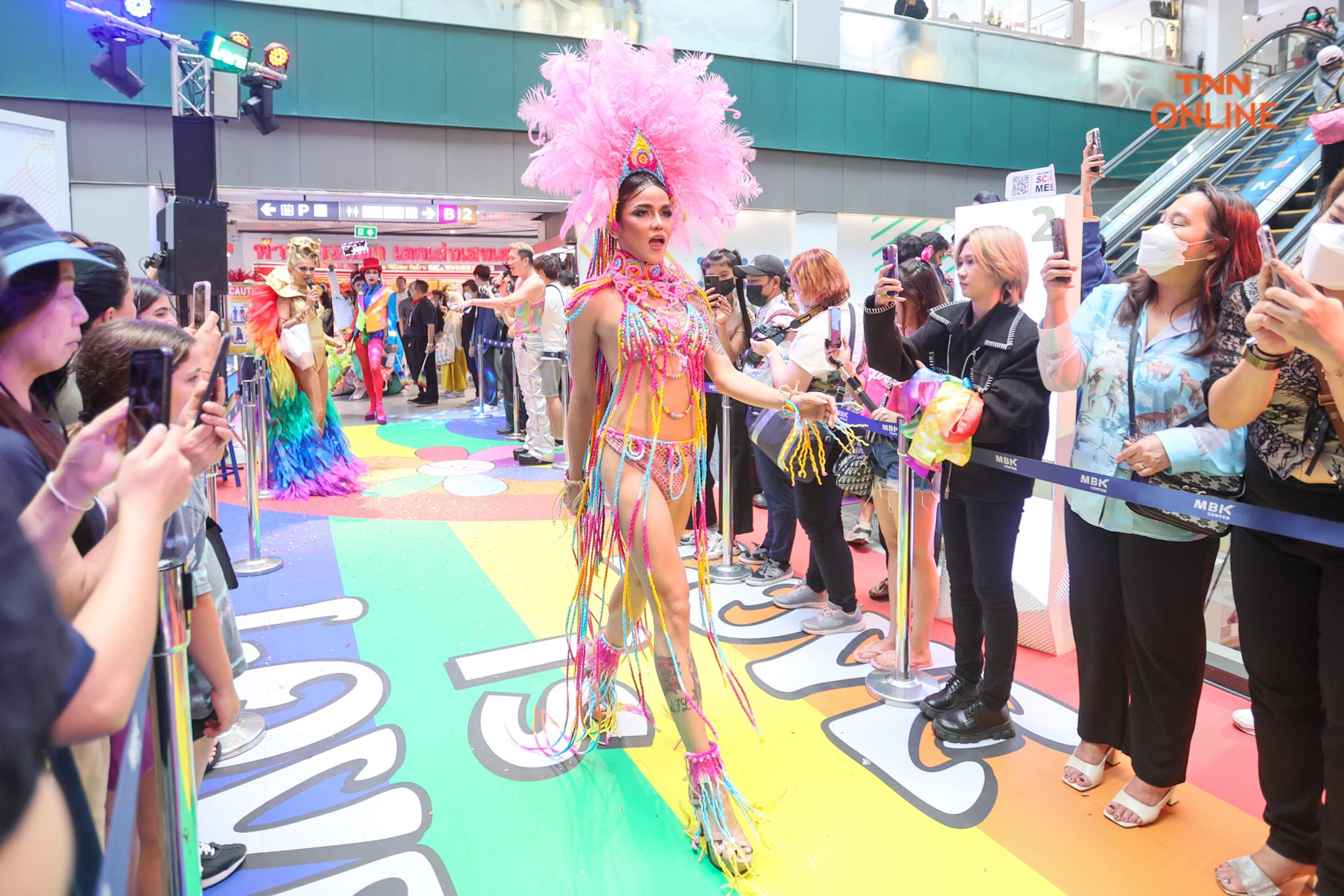 ครั้งแรกกับ DRAG PRIDE  แฟชั่นโชว์บน Runway ยาวกว่า 700 เมตร