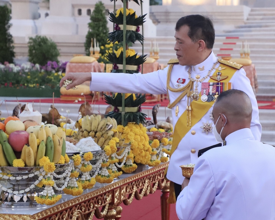 ในหลวง-พระราชินี เสด็จฯทรงเปิดพระบรมราชานุสาวรีย์ รัชกาลที่ 9