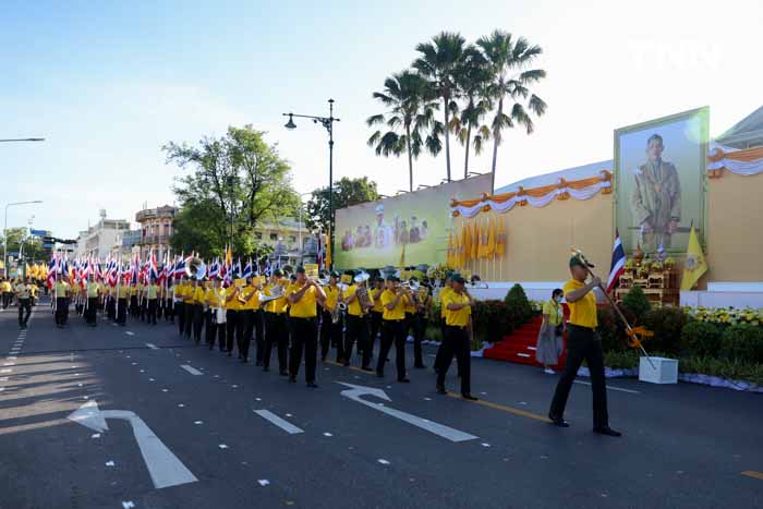 มท.จัดพิธีมอบธงตราสัญลักษณ์ เฉลิมพระเกียรติพระบาทสมเด็จพระเจ้าอยู่หัว 