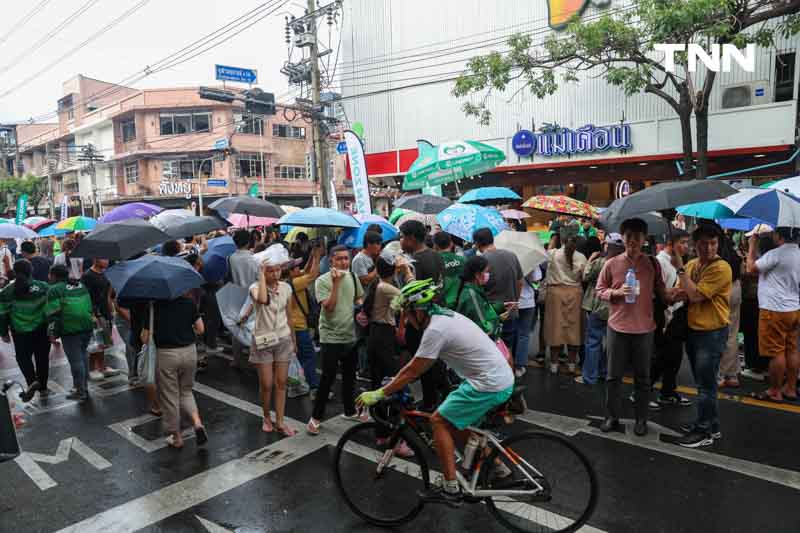 กทม. ชวนลดใช้รถ เพ้นท์สีถนนบรรทัดทองเพิ่มพื้นที่คนเดิน ในงาน Bangkok Car Free 2024