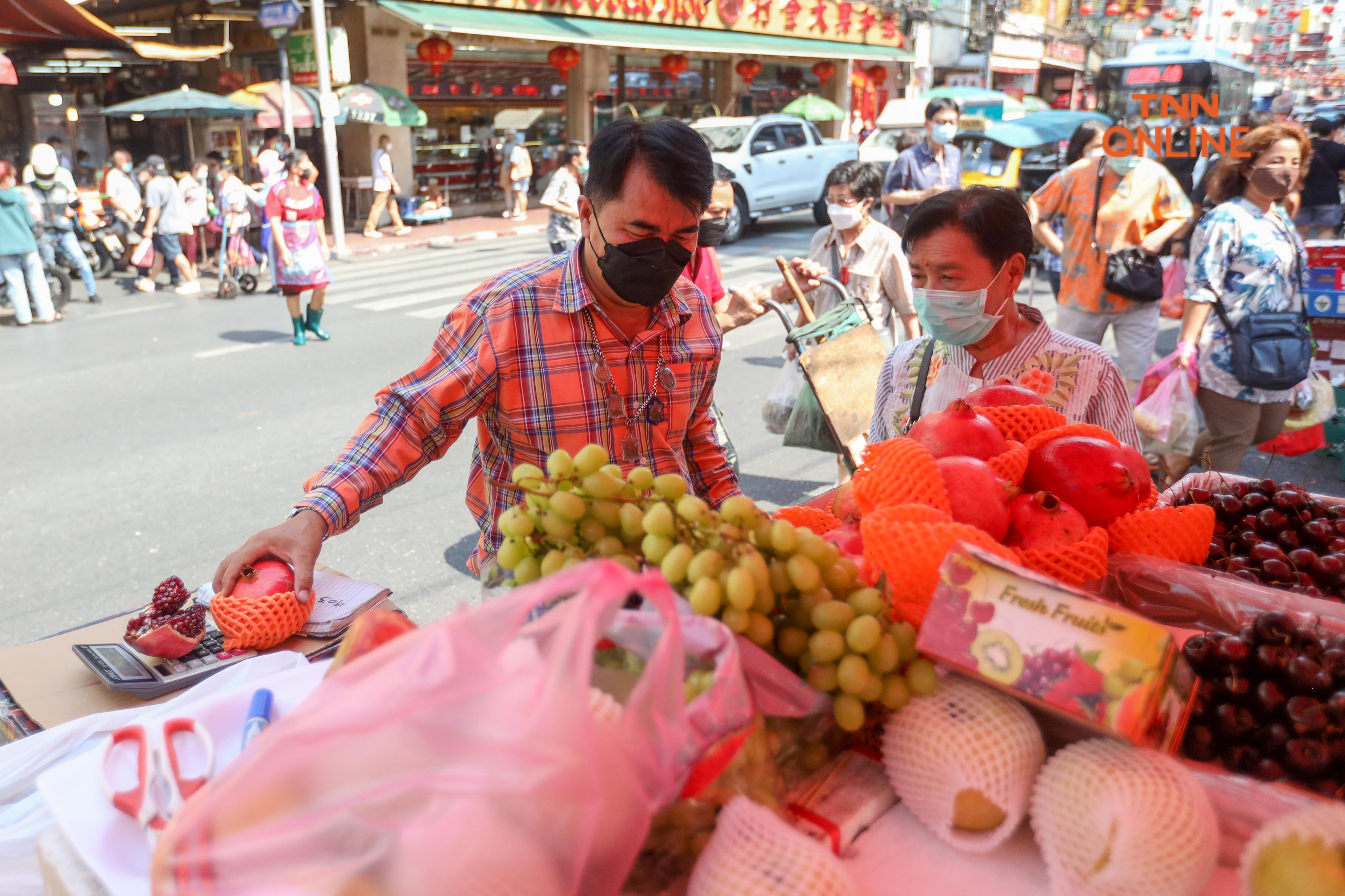 ประมวลภาพ วันจ่ายคึกคัก ประชาชนแห่ซื้อของไหว้เนื่องในเทศกาลตรุษจีน 