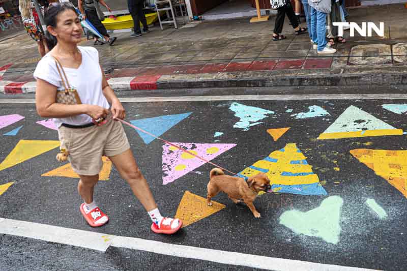 กทม. ชวนลดใช้รถ เพ้นท์สีถนนบรรทัดทองเพิ่มพื้นที่คนเดิน ในงาน Bangkok Car Free 2024