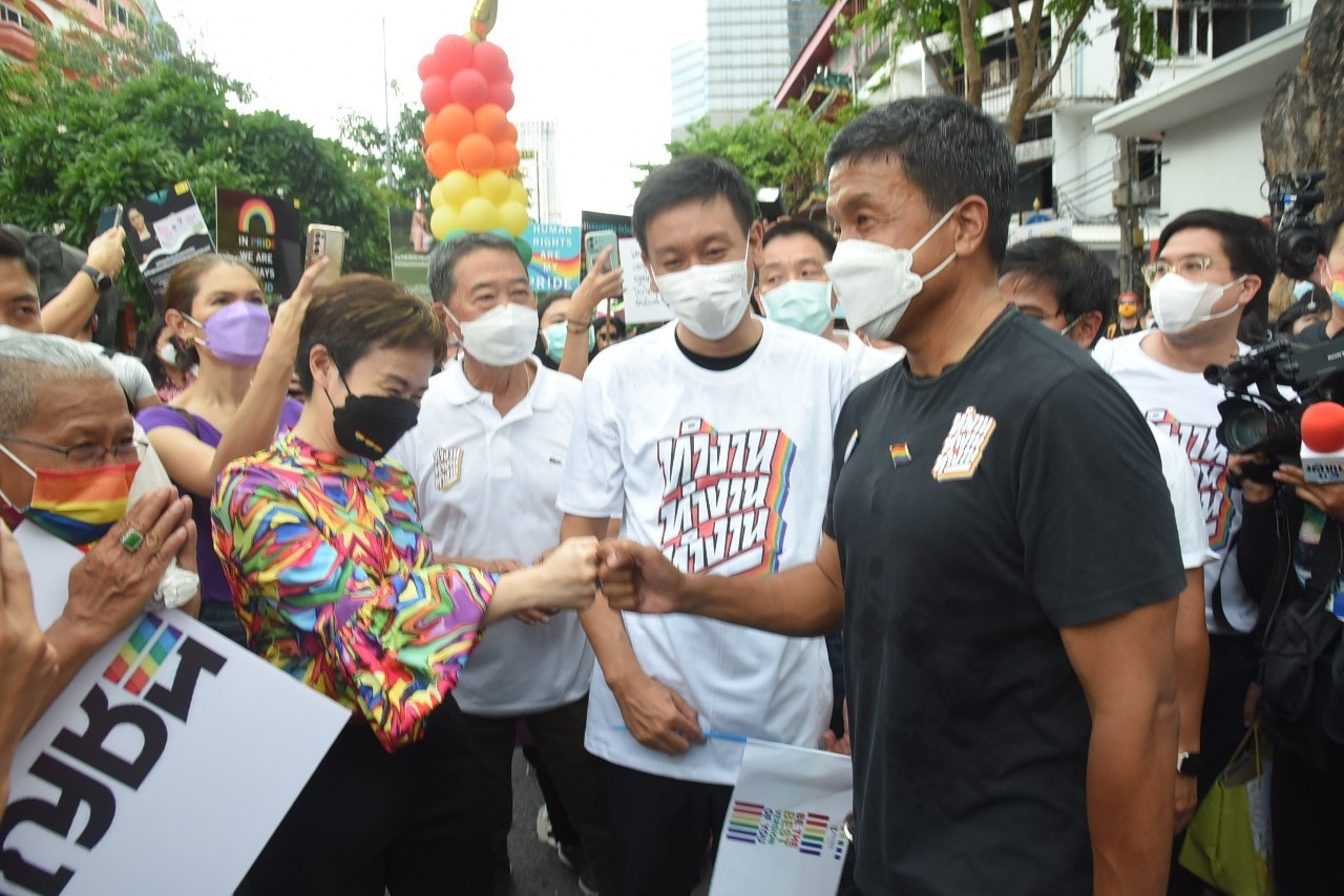 Pride Month ชัชชาติ ร่วมขบวนไพรด์พาเหรด พร้อมหนุนร่าง พ.ร.บ.สมรสเท่าเทียม Pride Month ชัชชาติ ร่วมขบวนไพรด์พาเหรด พร้อมหนุนร่าง พ.ร.บ.สมรสเท่าเทียม