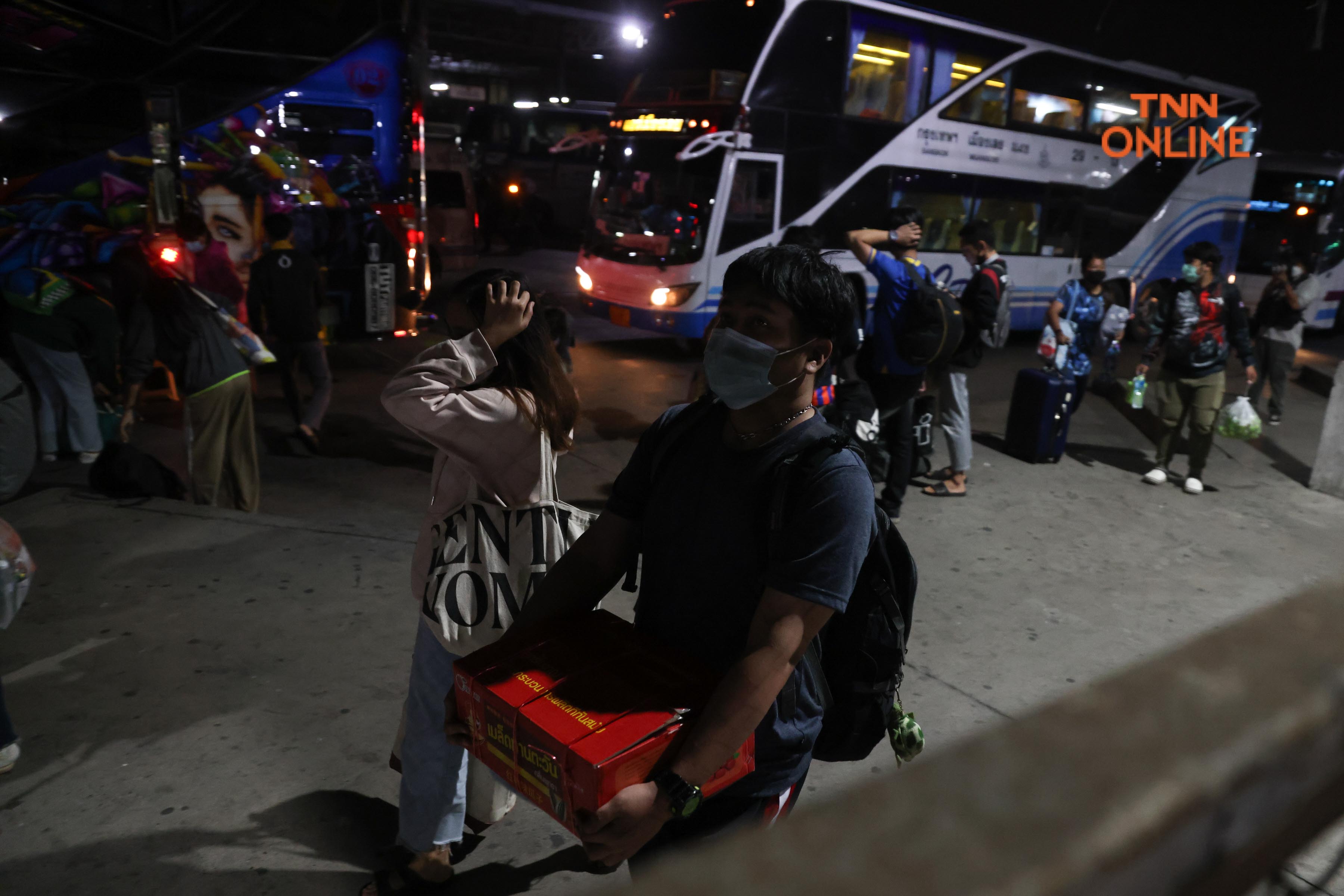 ประมวลภาพ แน่นหมอชิต2 ประชาชนกลับเข้ากทม.ตั้งแต่เช้ามืดหลังหยุดยาวช่วงสงกรานต์