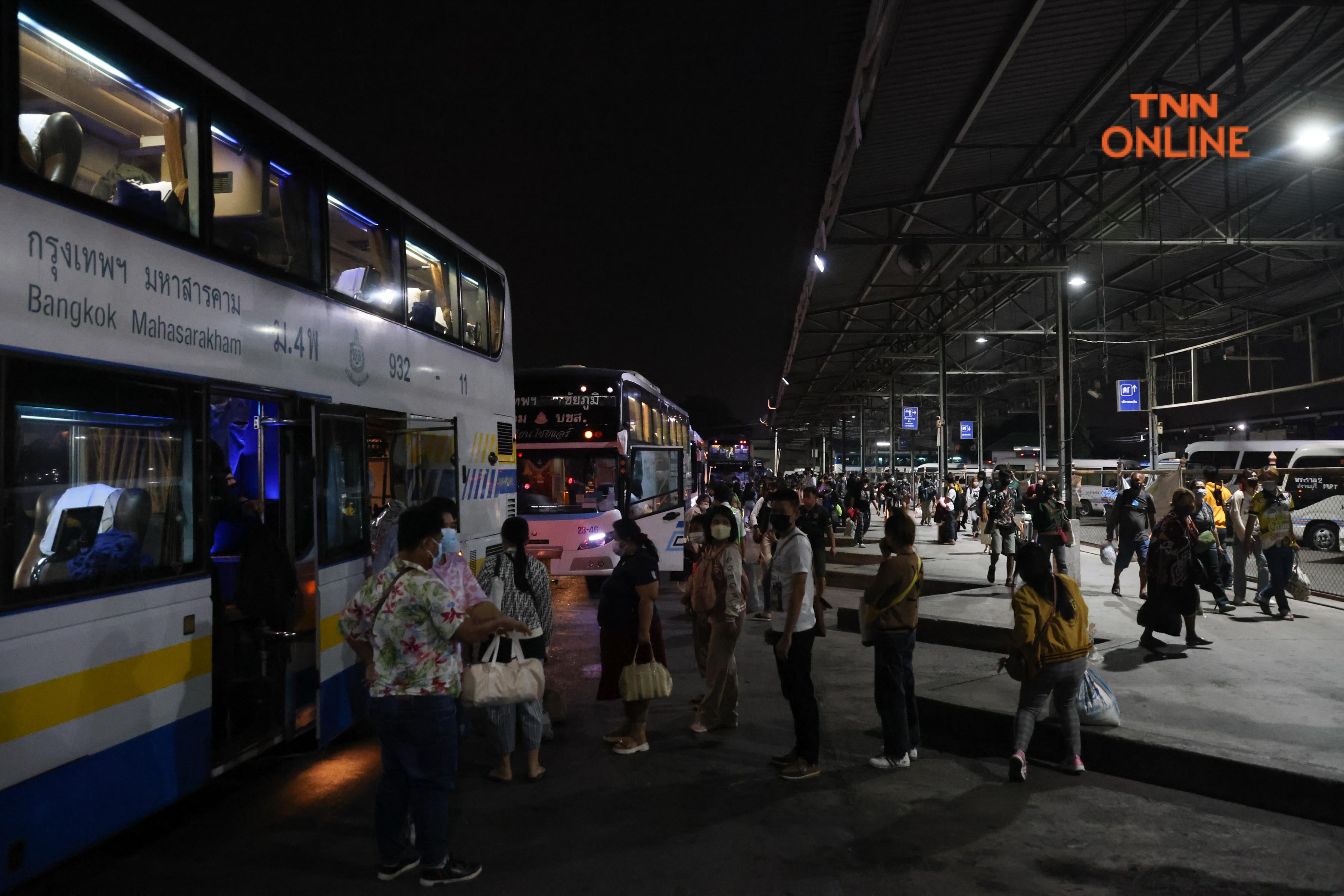 ประมวลภาพ แน่นหมอชิต2 ประชาชนกลับเข้ากทม.ตั้งแต่เช้ามืดหลังหยุดยาวช่วงสงกรานต์