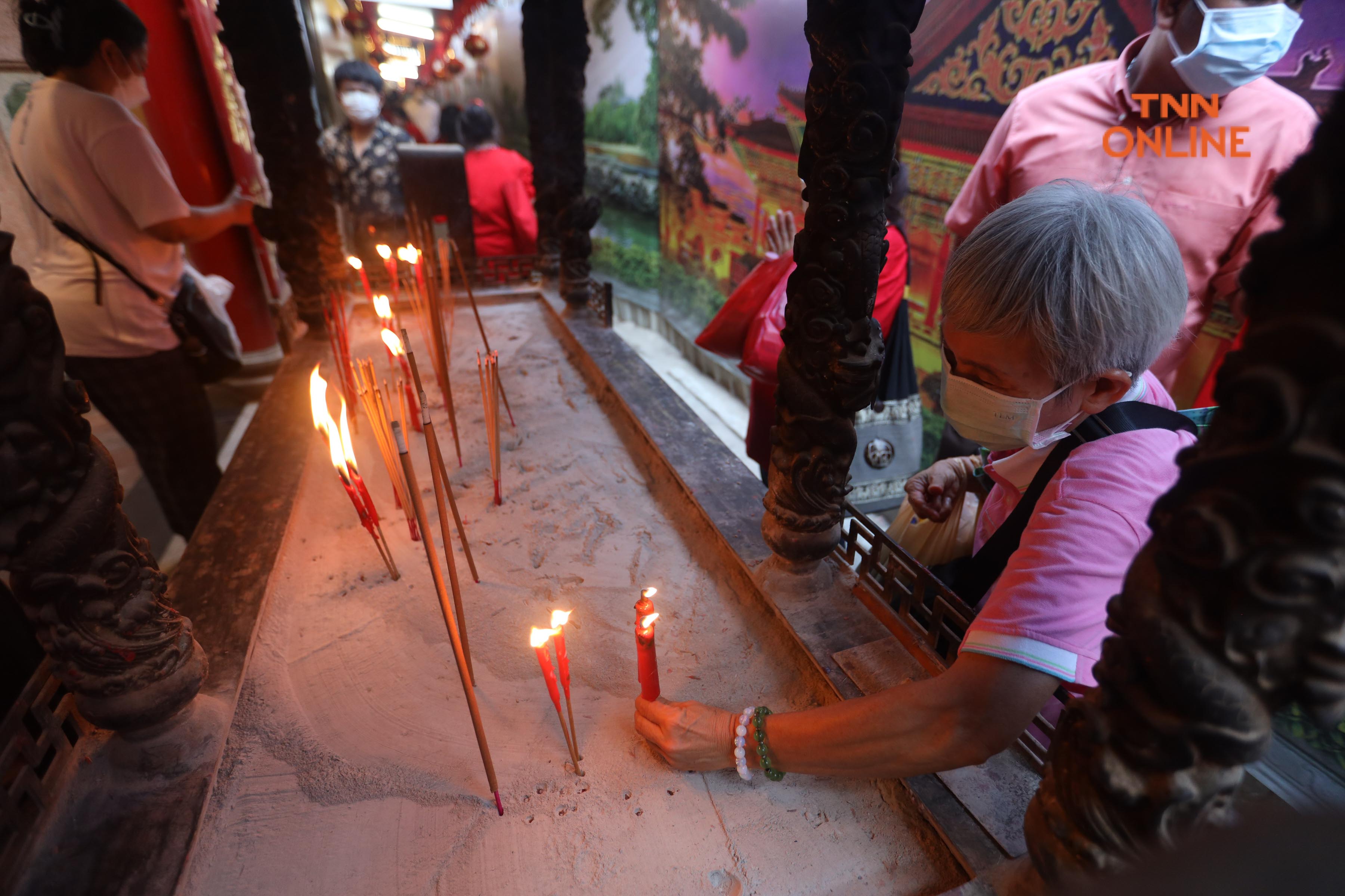 ประมวลภาพ วัดมังกรคึกคัก ปชช.ไหว้พระทำบุญวันตรุษจีน